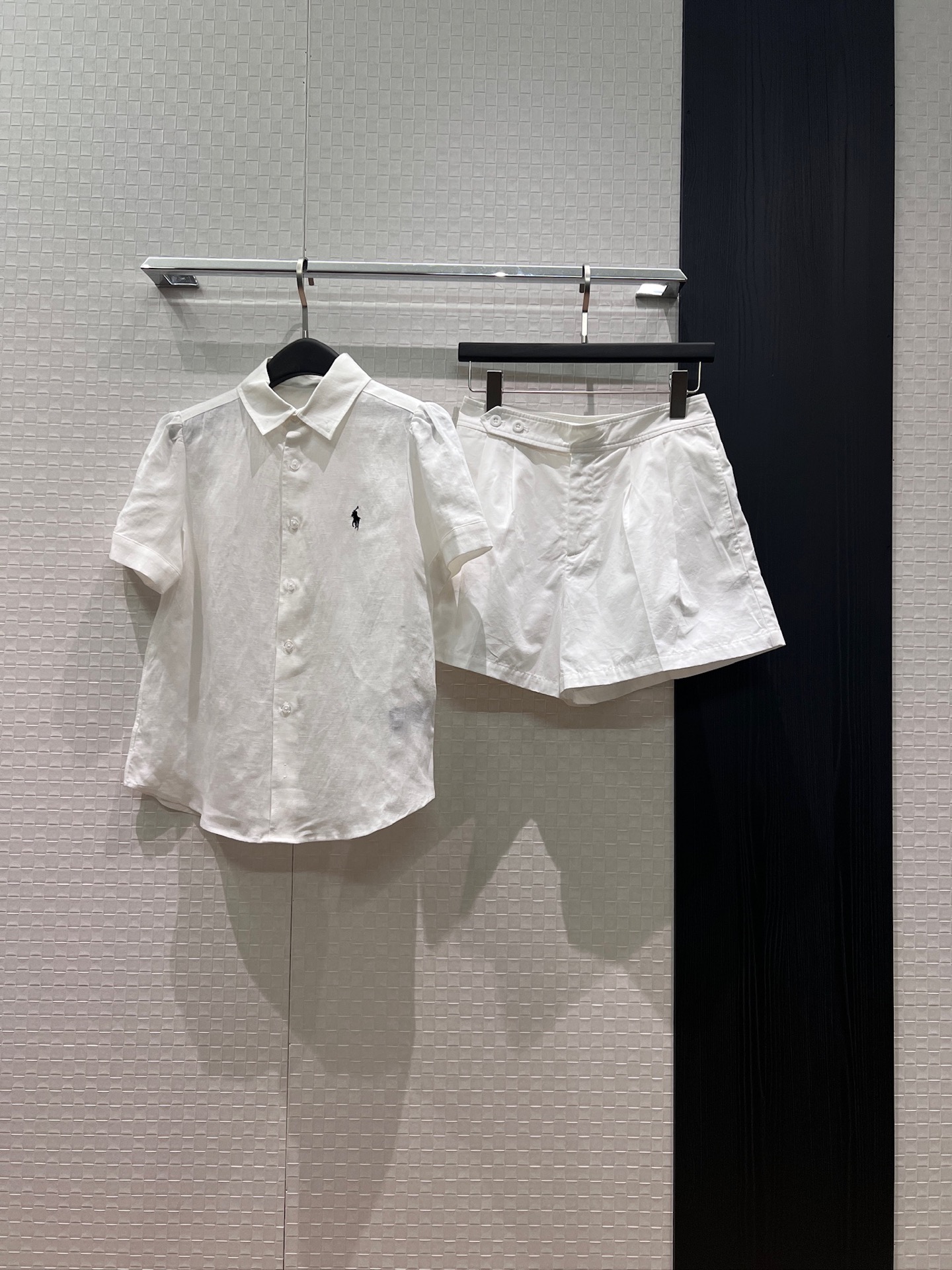 NO:862694,Tops, shorts, new embroidered pony logo decoration, puff short-sleeved linen shirt, suit shorts, college style, age-reducing casual, fashionable and versatile dark blue and white SML,,shorts,T-shirt,business suit,19860909上衣 短裤 新款刺绣小马logo徽标装饰 泡泡短袖亚麻衬衣西装短裤 学院风 减龄休闲 时尚百搭深蓝白色 SML,,shorts,T-shirt,business suit,,Women's clothing