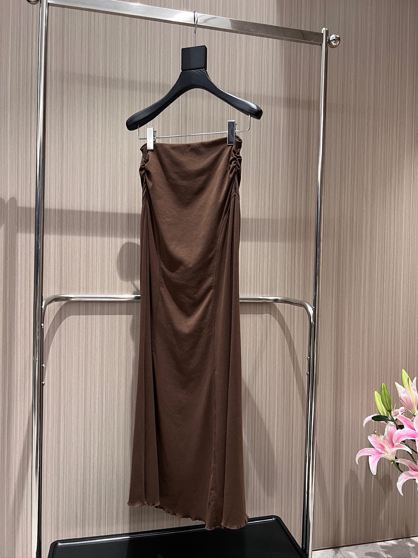 NO:864364,New style punchy designer pleats with high waist and hips, Lyocell fishtail skirt, elastic waist long skirt, elastic and slim fit, black coffee color, a must-have for age reduction, SML,,skirts,19860909新款冲冲设计师褶皱高腰包臀 莱赛尔鱼尾半裙松紧腰长裙 弹力修身 减龄必备黑色咖色 SML,,skirts,,Women's clothing