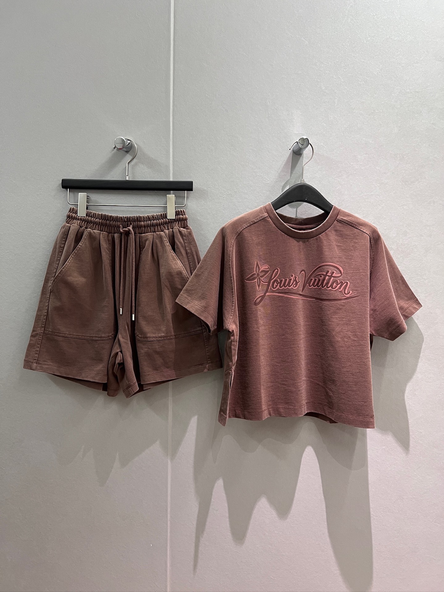 NO:866172,New retro distressed washed casual suit, letter logo printed loose T-shirt, elastic waist shorts, sports, age-reducing, sweet and cool casual SML, shorts, tees, t-shirt,19860909新款复古做旧洗水休闲套装 字母logo印花宽松T恤松紧腰短裤 运动减龄甜酷休闲 SML,,shorts,tees，t-shirt,,Women's clothing