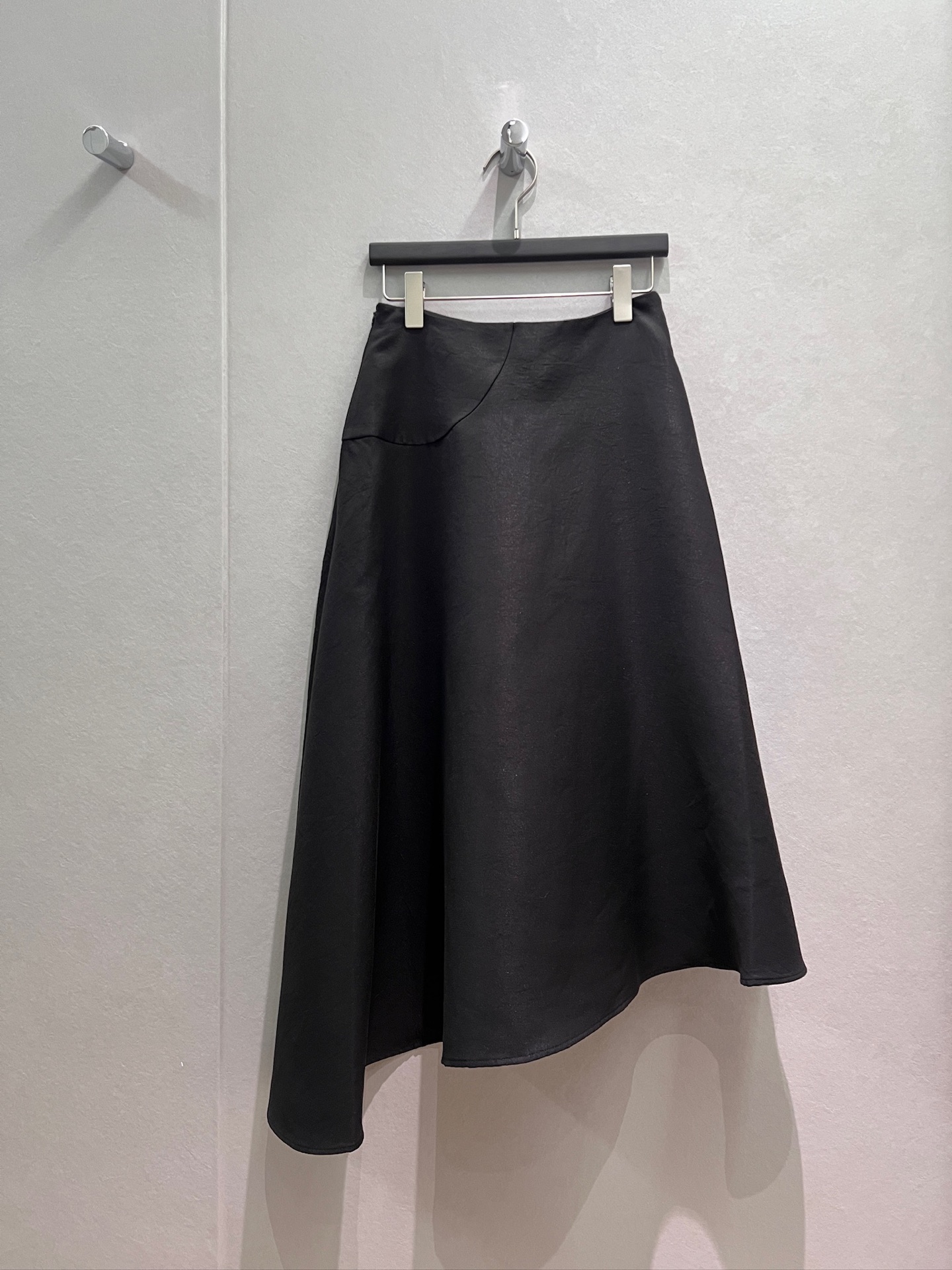 NO:866161,New French minimalist asymmetrical skirt, high waist, pockets on both sides, simple and fashionable, versatile for commuting, S-XL,,skirts,19860909新款法式极简不对称半裙 高腰 两侧有口袋简洁时尚 通勤百搭S-XL,,skirts,,Women's clothing