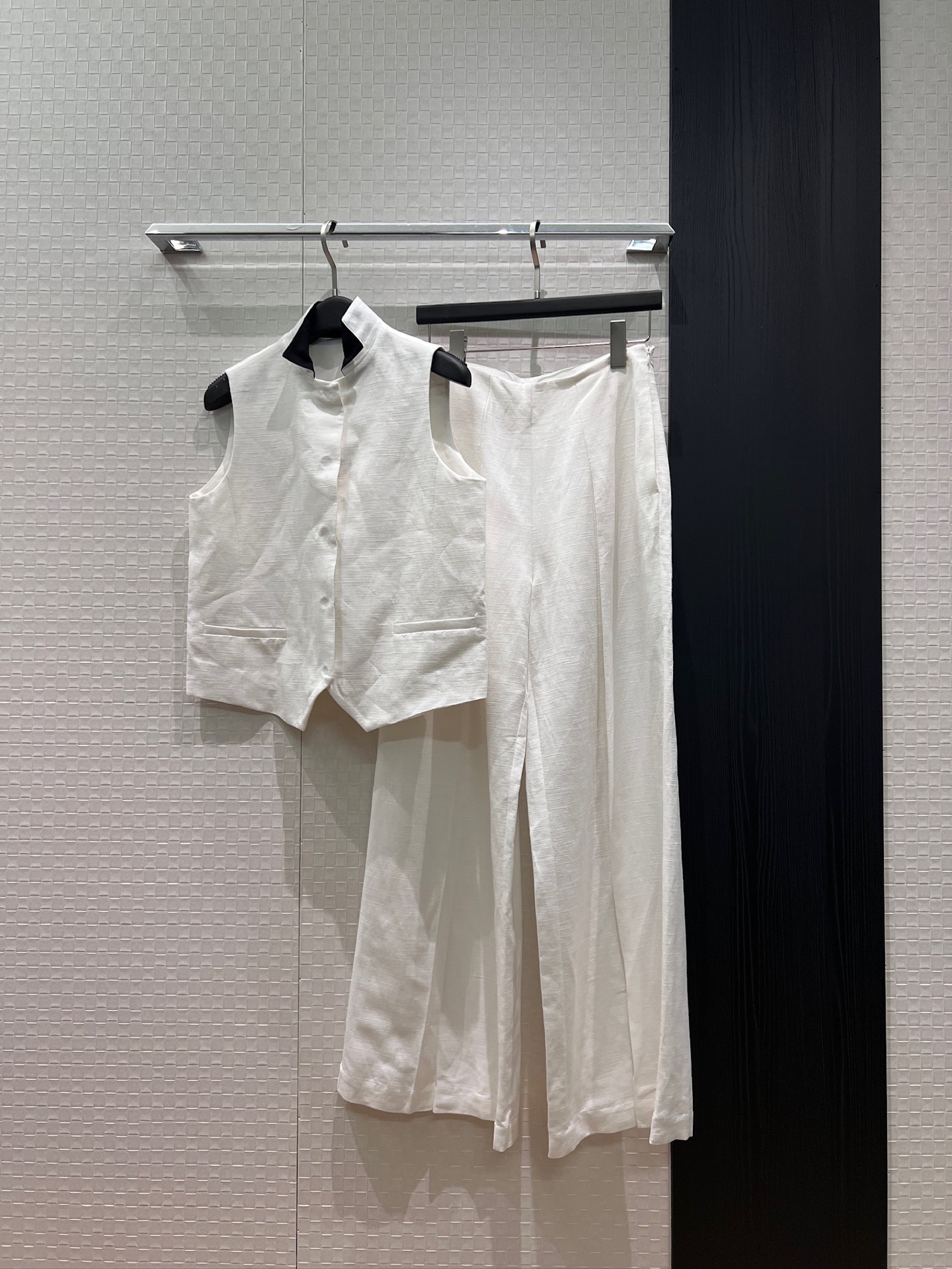 NO:866184,Top p pants new Lp contrasting color high collar linen vest top minimalist linen wide leg pants old money style essential fashion commuting casual versatile SML,,loro piana,19860909上衣 p裤子 新款Lp撞色高领亚麻马甲上衣极简亚麻阔腿裤 老钱风必备 时尚通勤休闲百搭 SML,,loro piana,,Women's clothing