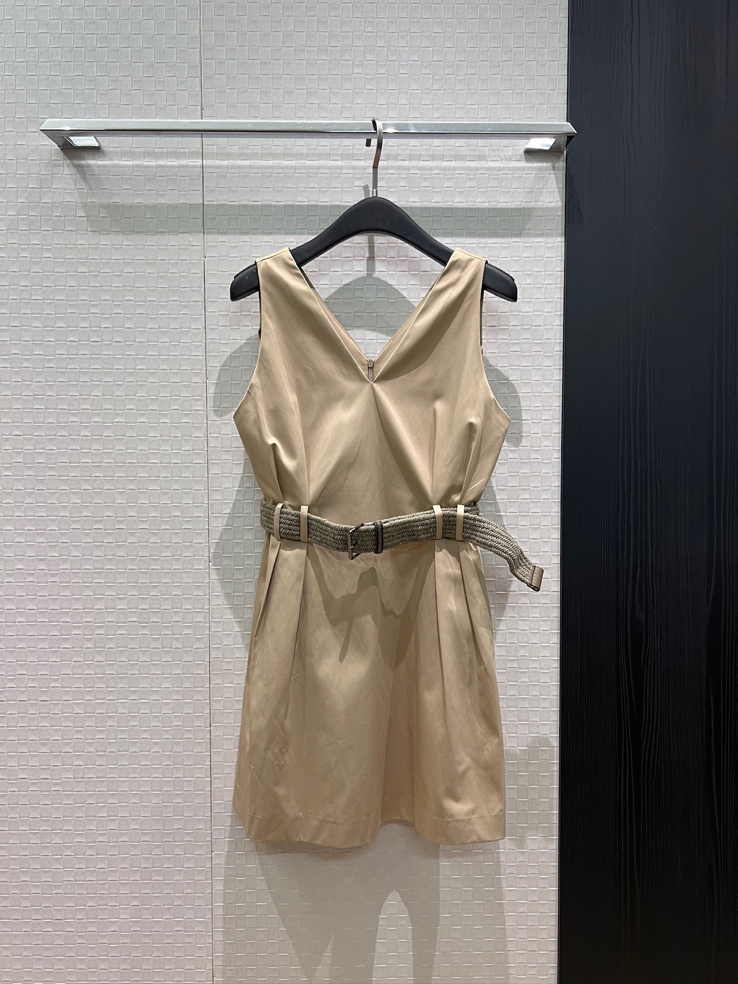 NO:866278,New arrival BC custom bead chain braided rope belt V-neck sleeveless vest dress pleated waist pockets on both sides black khaki SML,,skirts,19860909新款来袭BC定制珠链编织绳腰带 V领无袖背心连衣裙褶皱收腰 两侧口袋黑色卡其 SML,,skirts,,Women's clothing
