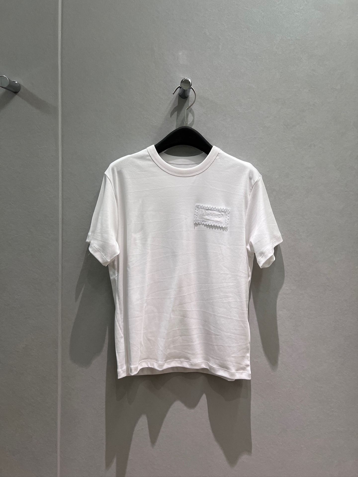 NO:868070,New embroidered logo lace logo white T-shirt simple casual SML, tees, t-shirt,19860909新款刺绣logo蕾丝边徽标白色T恤 简单休闲SML,,tees，t-shirt,,Women's clothing
