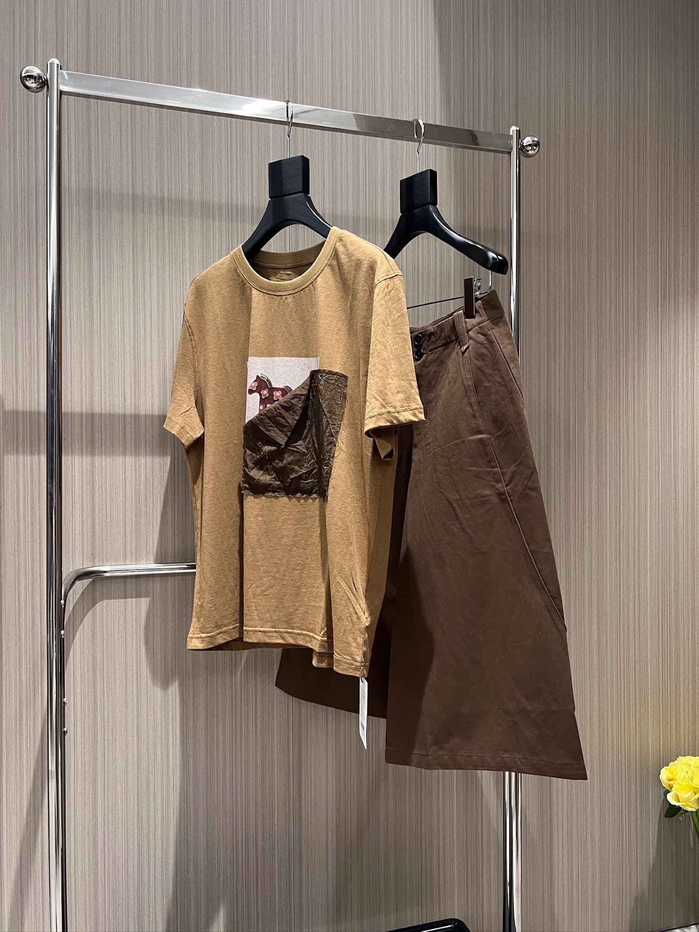 NO:871488,New punch designer color block silk patch pony print T-shirt loose fit casual and versatile black khaki white SML,,tees,t-shirt,real silk,19860909新款冲冲设计师 拼色真丝贴布小马印花T恤 宽松版型休闲百搭 黑色卡其白色 SML,,tees，t-shirt,real silk,,Women's clothing