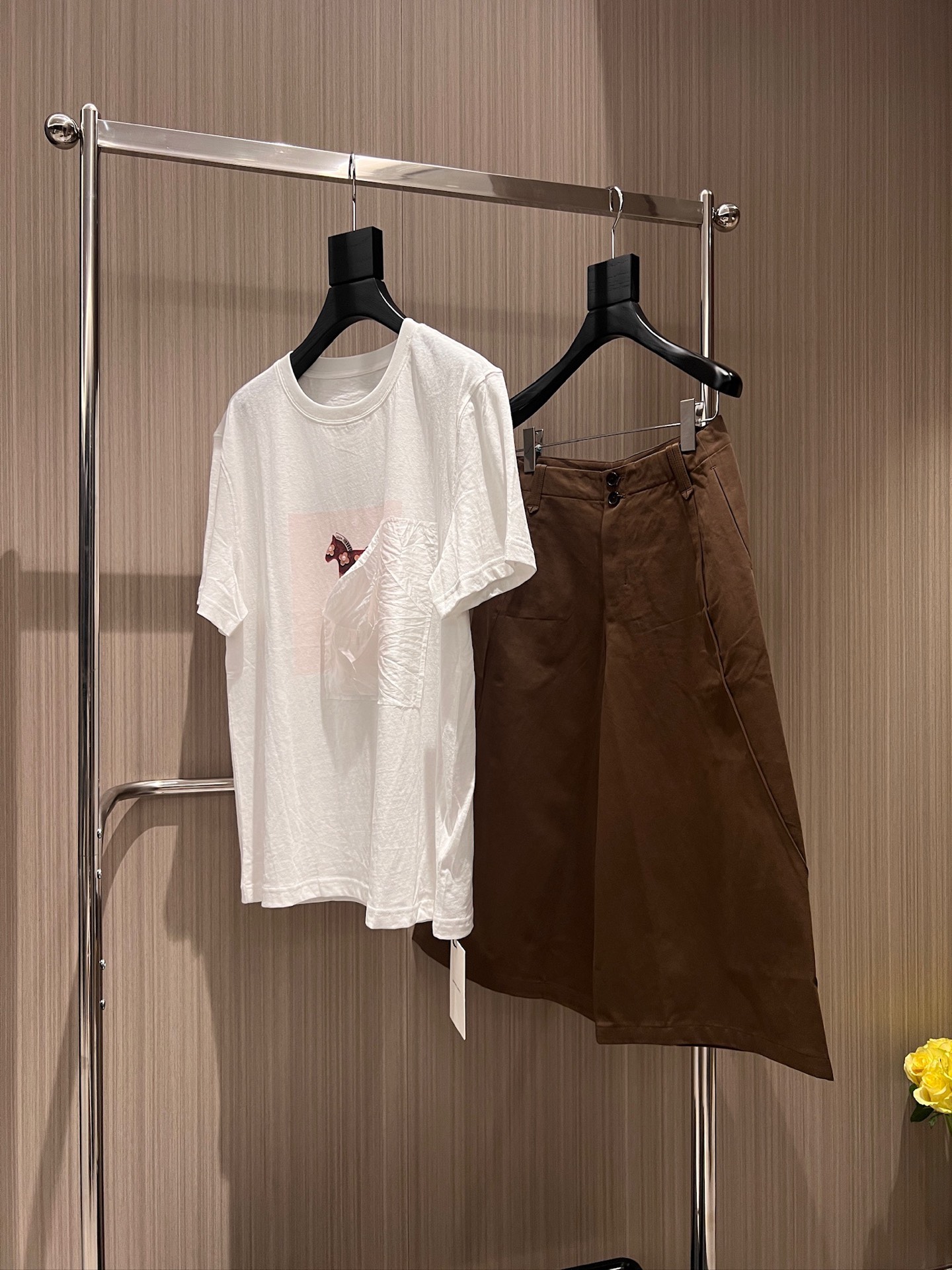 NO:871504,New punch designer color block silk patch pony print T-shirt loose fit casual and versatile black khaki white SML,,tees,t-shirt,real silk,19860909新款冲冲设计师 拼色真丝贴布小马印花T恤 宽松版型休闲百搭 黑色卡其白色 SML,,tees，t-shirt,real silk,,Women's clothing