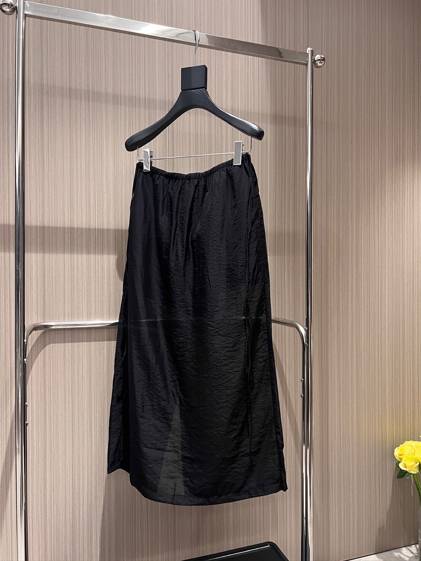 NO:871448,New style minimalist skirt with elastic waist tied on both sides. Long skirt with slits. Pockets on both sides. Elegant and versatile black and light blue. SML,,skirts,19860909新款冲冲极简两侧系带松紧腰半裙 长款半裙裙摆开叉 两侧口袋 飘逸百搭黑色浅蓝 SML,,skirts,,Women's clothing