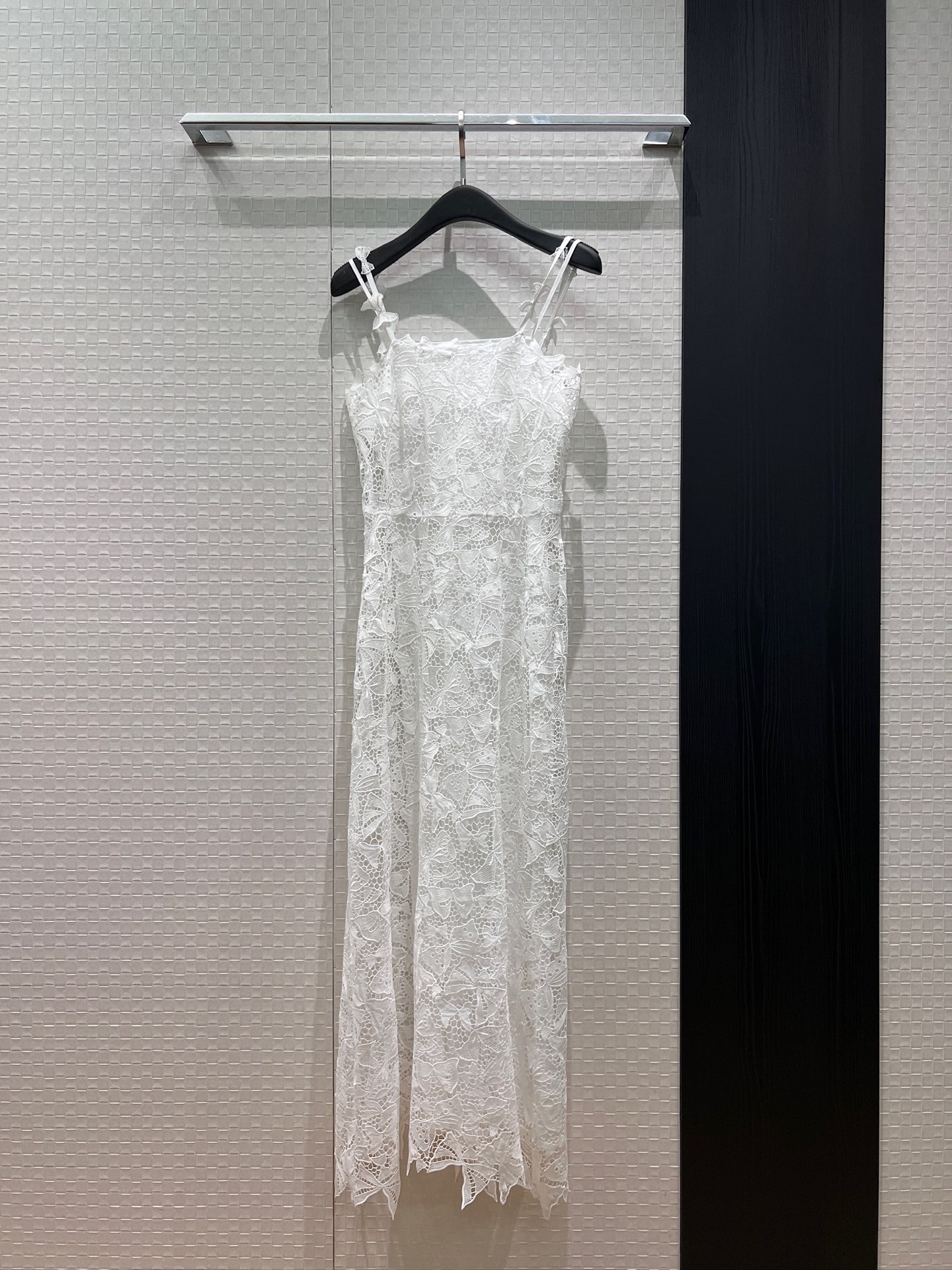 NO:871515,New heavy industry customized bow hollow water-soluble lace suspender dress long skirt delivery suspender petticoat two-piece elegant temperament essential for age reduction S-XL,,skirts,19860909新款重工定制蝴蝶结镂空水溶蕾丝吊带连衣裙 长裙配送吊带衬裙 两件套优雅气质 减龄必备 S-XL,,skirts,,Women's clothing