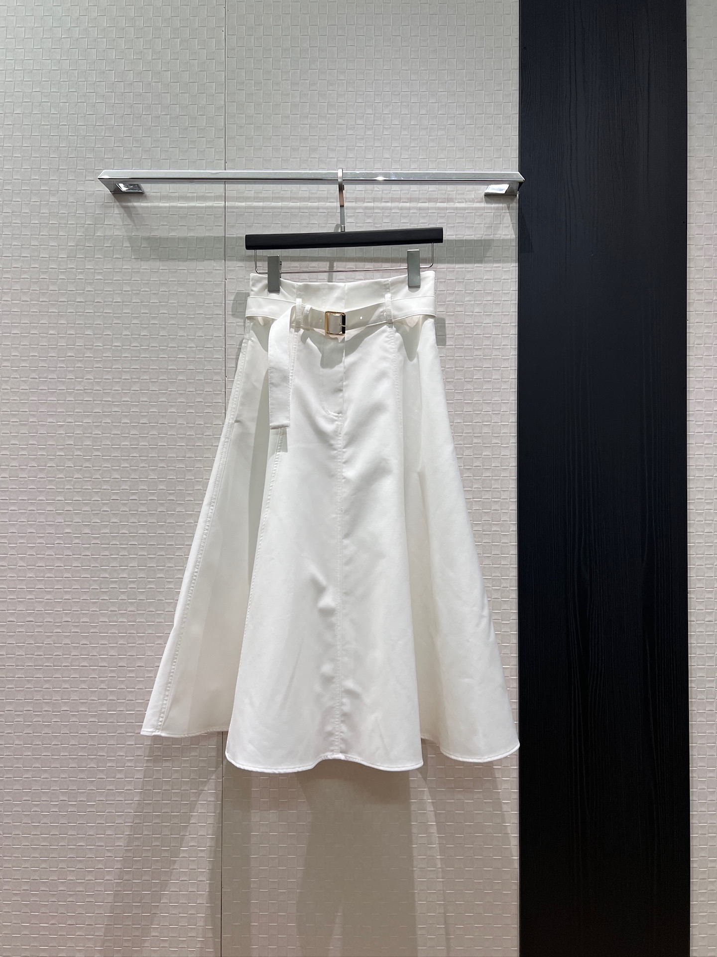 NO:871556,New style belt decoration, tailoring and splicing A-line skirt with small logo leather label, minimalist and casual, pockets on both sides for commuting and casual, versatile for all ages, khaki white SML,,skirts,19860909新款系腰带装饰 剪裁拼接A字半裙logo小皮标 极简休闲 两侧有口袋通勤休闲 减龄百搭 卡其白色 SML,,skirts,,Women's clothing