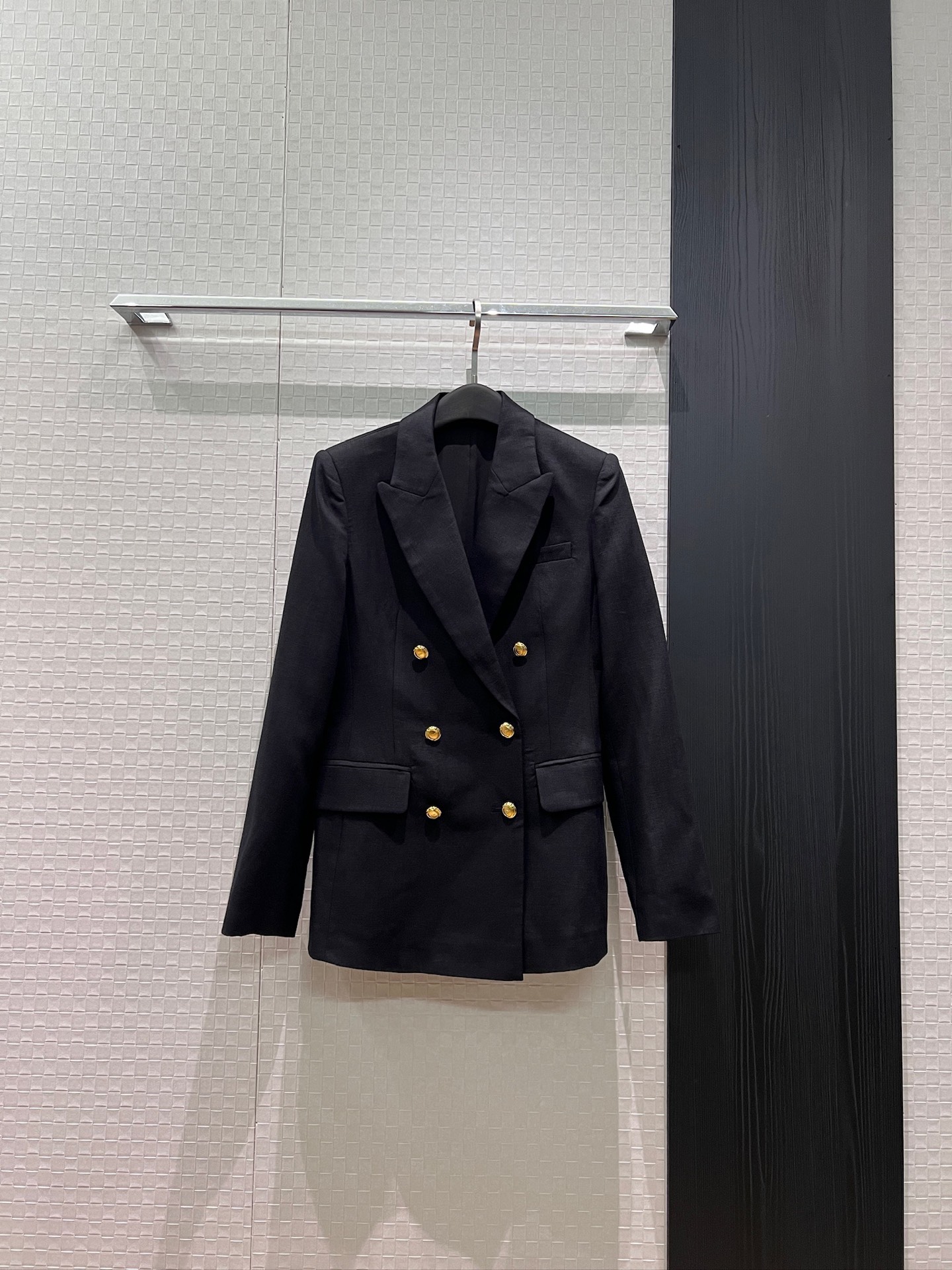 NO:872543,New French double-breasted linen black suit jacket with molded magic mirror gold buckle. The heroine is full of domineering. Loose and fashionable S-XL,,jackets & coats,business suit,19860909新款法式双排扣亚麻黑色西装外套 开模魔镜金扣 大女主 霸气十足 宽松时尚S-XL,,jackets & coats,business suit,,Women's clothing