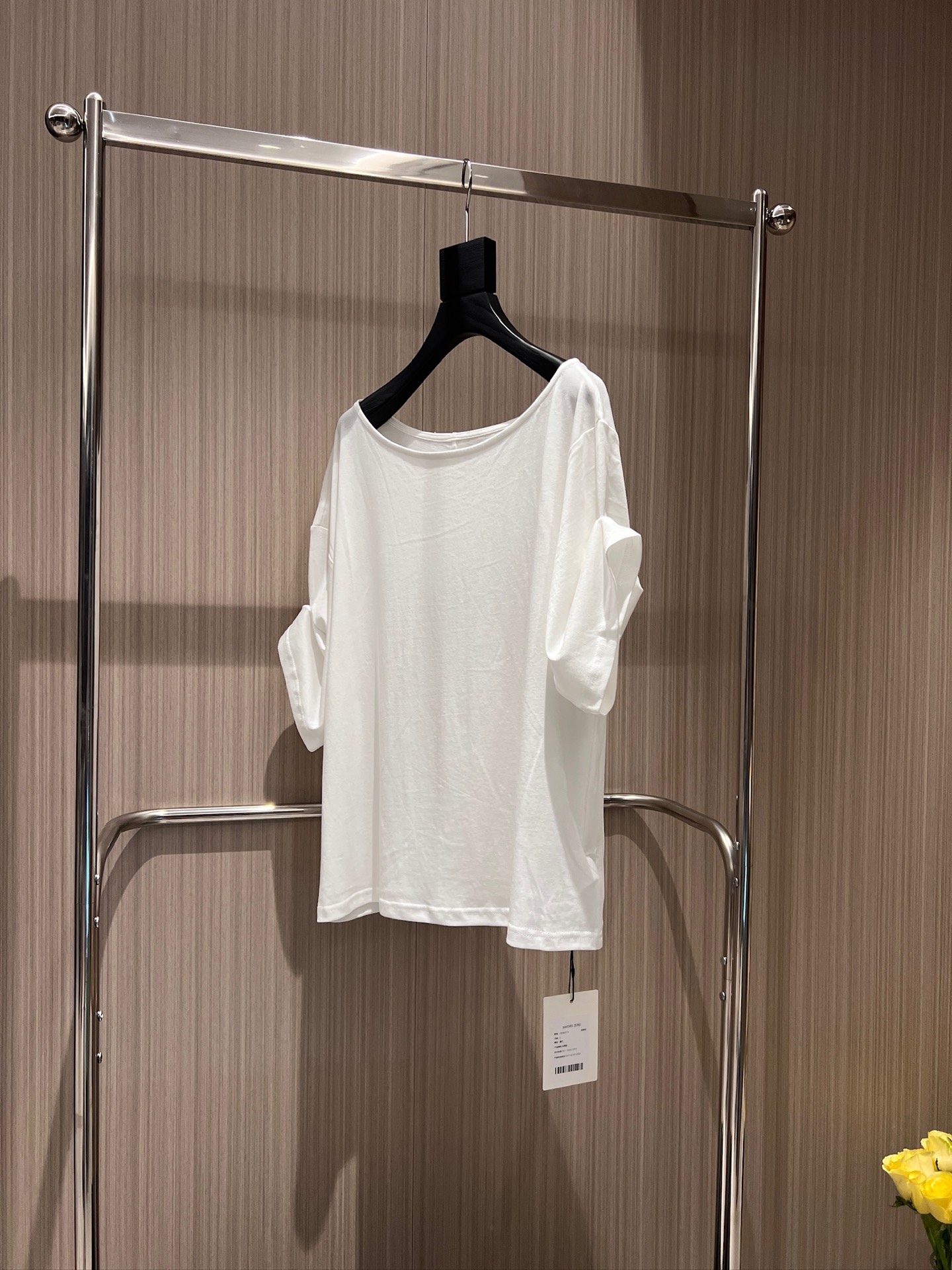 NO:874210,New rush designer, minimalist loose-fitting drop-shoulder short-sleeved T-shirt, sleeves can be buttoned and decorated, slit at the back, simple and fashionable, lazy and age-reducing, black, dark blue, light blue and white, SML,, T-shirt, tees, t-shirt,19860909新款冲冲设计师 极简宽松落肩短袖T恤上衣袖子可系扣装饰 后摆开叉 简约时尚 慵懒减龄黑色深蓝浅蓝白色 SML,,T-shirt,tees，t-shirt,,Women's clothing