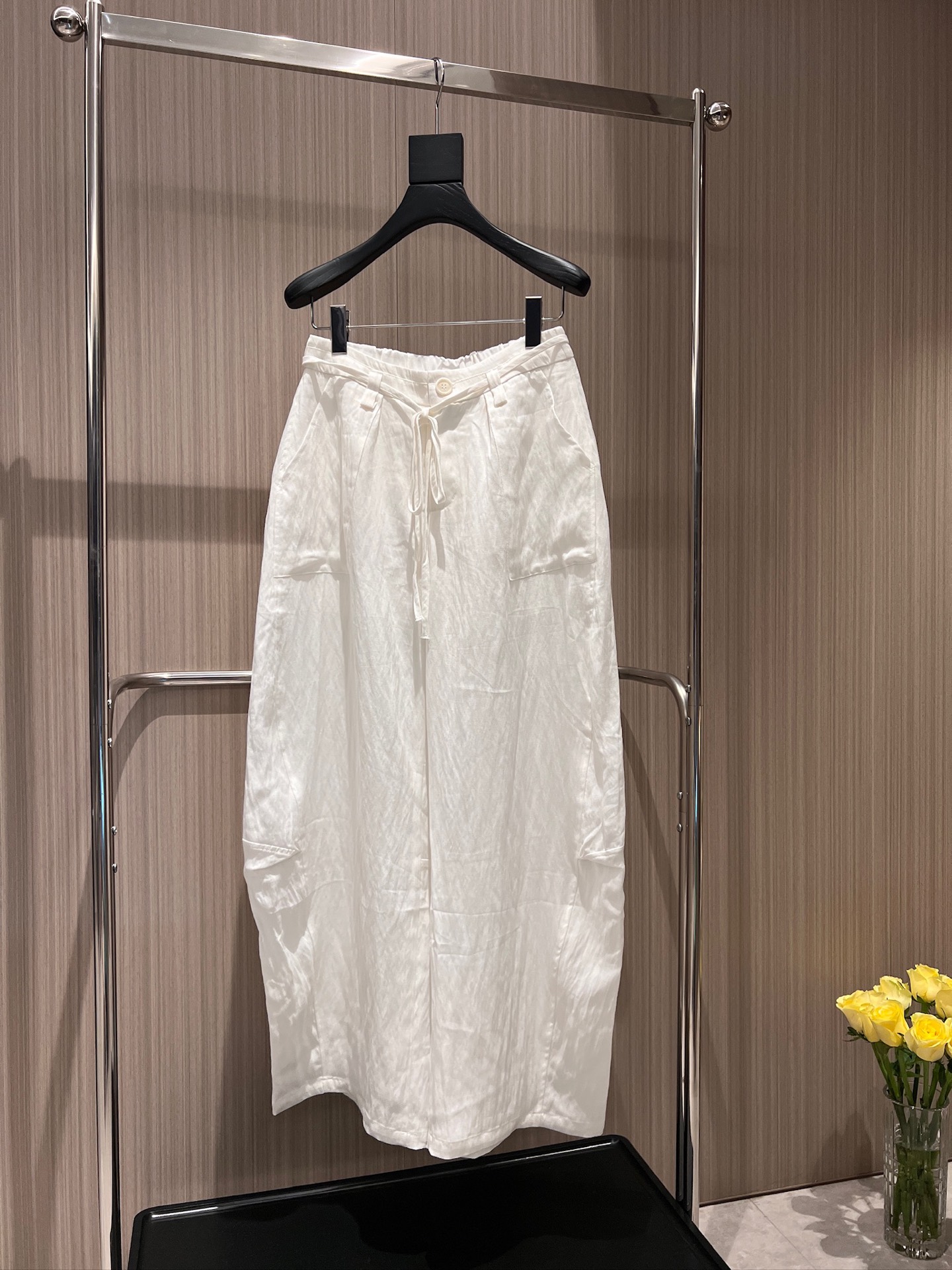 NO:874231,New punchy designer, spliced ​​elastic waist, Lyocell scimitar wide-leg pants with lace decoration, loose and lazy, casual and versatile, apricot white ML,,19860909新款冲冲设计师 拼接松紧腰 莱赛尔弯刀阔腿裤系带装饰 宽松慵懒 休闲百搭杏色白色 ML,,,Women's clothing