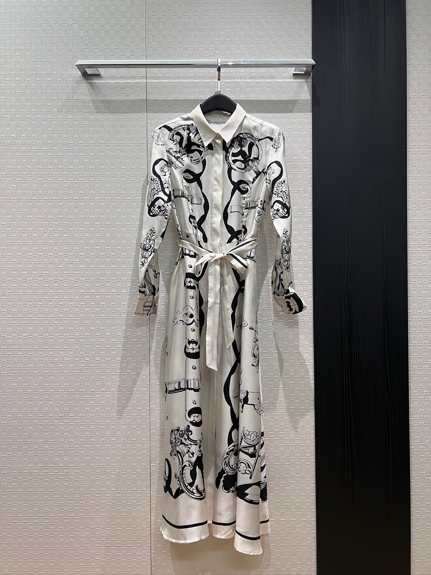 NO:875492,New positioning printed silk twill long skirt, dress, heavy silk shirt dress, belted to tighten the waist to show the waist, simple and fashionable, with the temperament of a commuting lady, green and white S-XL,,skirts,real silk,19860909新款定位印花真丝斜纹长裙 连衣裙 重磅真丝衬衣裙 系腰带收腰显腰简约时髦 气质通勤名媛气质 绿色白色 S-XL,,skirts,real silk,,Women's clothing