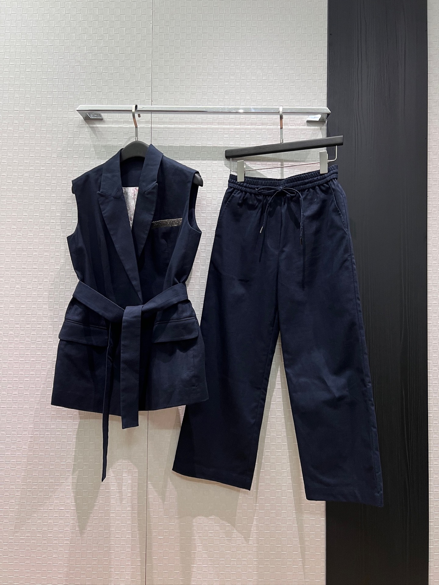 NO:875472,Vest, pants, new BC bead chain pocket decoration, belted suit collar, linen vest, elastic waist, linen casual pants, nine-point pants, cashew print lining, old money style, commuting fashion, handsome, dark blue apricot SML,,business suit,19860909马甲 裤子 新款BC珠链口袋装饰 系腰带西装领亚麻马甲松紧腰亚麻休闲裤 九分裤腰果印花内衬 老钱风 通勤时尚 帅气十足 深蓝杏色 SML,,business suit,,Women's clothing
