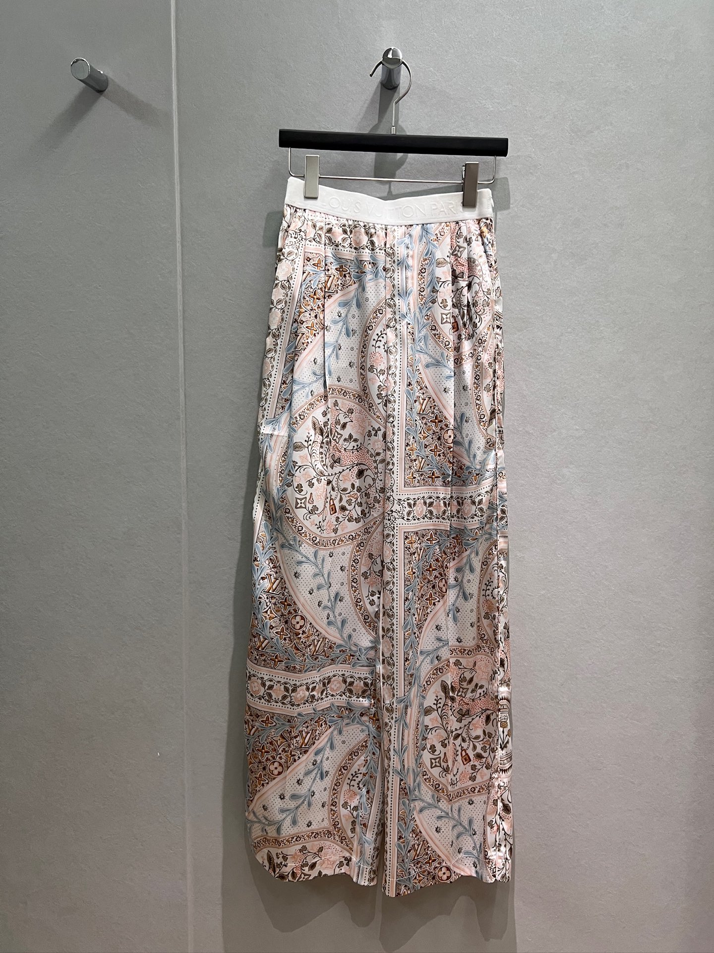NO:875506,New retro printed logo jacquard elastic waist wide leg pants. Casual pants with pockets on both sides. Fashionable and lazy S-XL,,19860909新款复古印花logo提花松紧腰阔腿裤 休闲裤两侧有口袋 时尚慵懒S-XL,,,Women's clothing