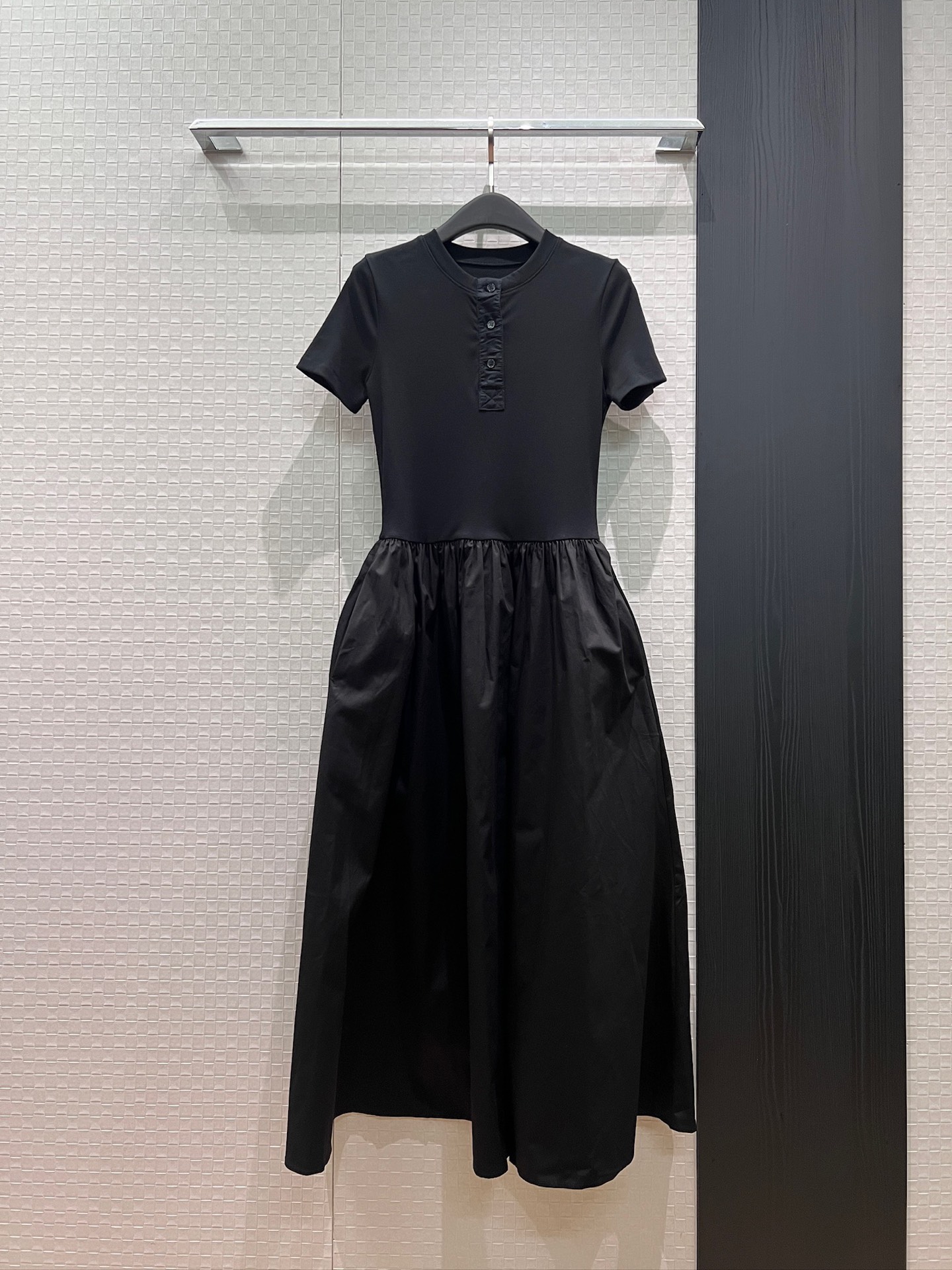 NO:875507,Recommend the new Henry collar very short sleeve waist long dress, slim dress with elastic waist, pockets on both sides, sweet and casual, cute and age-reducing black and white SML,,skirts,T-shirt,19860909推荐新款亨利领极简短袖收腰长裙 修身连衣裙腰部松紧收腰 两侧有口袋 甜美休闲 可爱减龄黑色白色 SML,,skirts,T-shirt,,Women's clothing