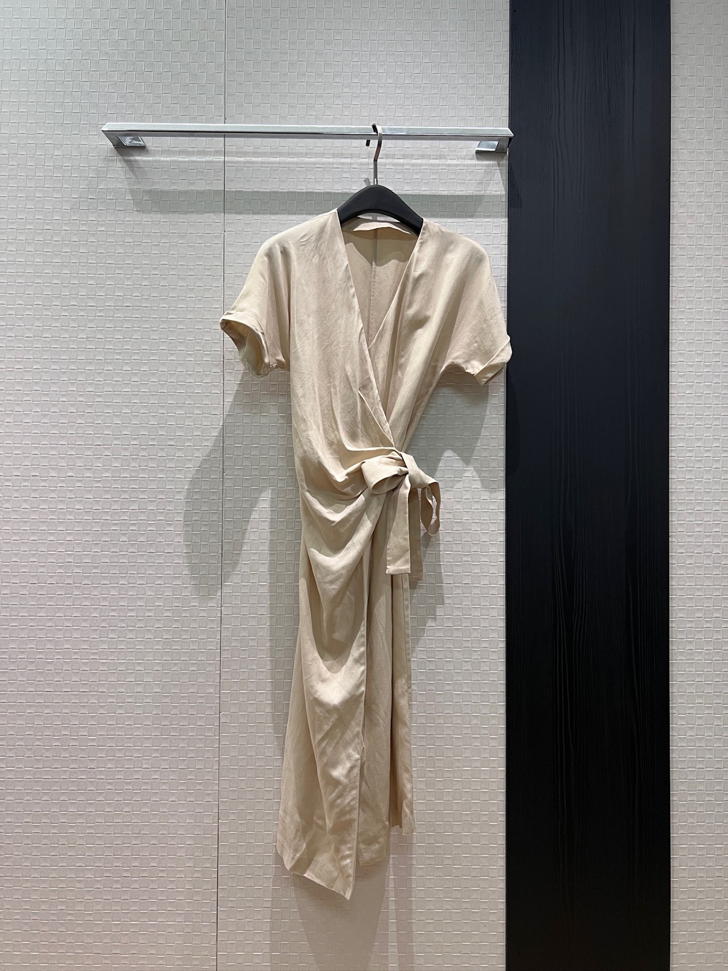 NO:875532,The new French cross-wrap design, belted V-neck linen dress, rolled-up dropped shoulder sleeves, pleated waist, slimming, lazy and relaxed old money style, temperament to reduce age, SML,,skirts,19860909新款来袭法式交叉包裹设计 系腰带V领亚麻连衣裙 卷边落肩袖褶皱收腰显瘦 慵懒松弛感老钱风 气质减龄 SML,,skirts,,Women's clothing
