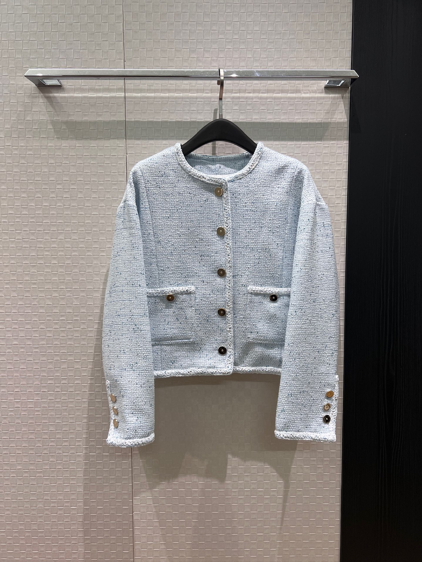 NO:877507,New arrival 26P tweed round neck braided jacket with decoration, classic camellia lining, loose short style, exquisite and casual, versatile for ageing, pink and blue SML,,jackets & coats,19860909新款来袭26P 粗花呢圆领编织带装饰外套 经典山茶花内衬宽松短款 精致休闲 减龄百搭粉色蓝色 SML,,jackets & coats,,Women's clothing