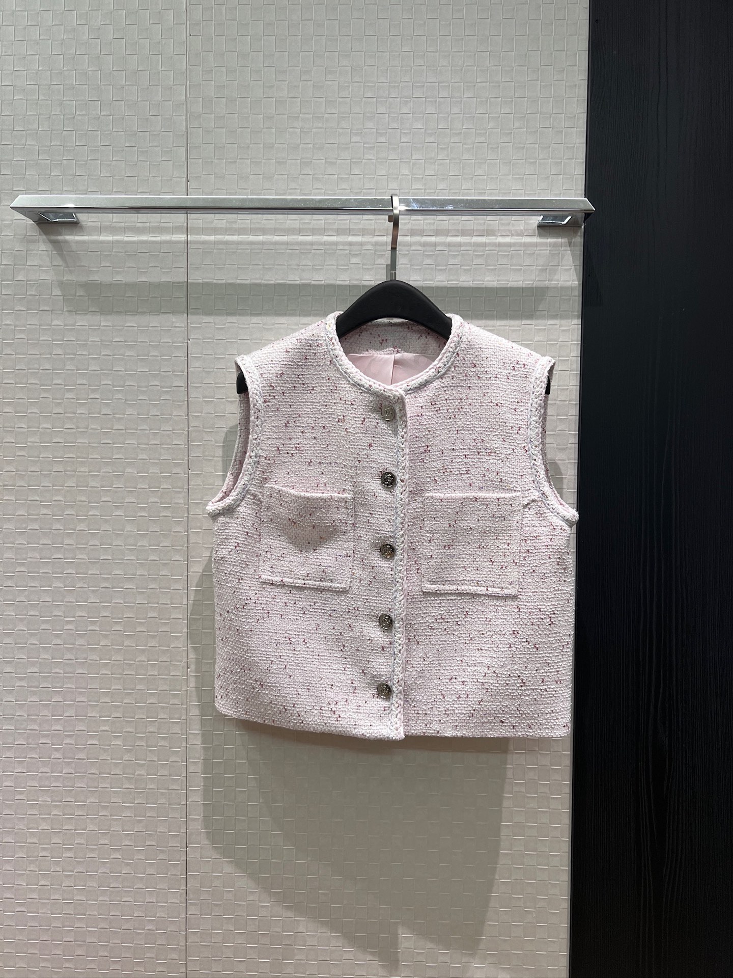 NO:877517,New arrival 26P woven tweed vest with decorative straps, loose short classic camellia lining, molded hardware and ladylike temperament, age-reducing and versatile, pink blue SML,,19860909新款来袭26P 编织带装饰粗花呢马甲 宽松短款经典山茶花内衬 开模五金名媛气质 减龄百搭 粉色蓝色 SML,,,Women's clothing