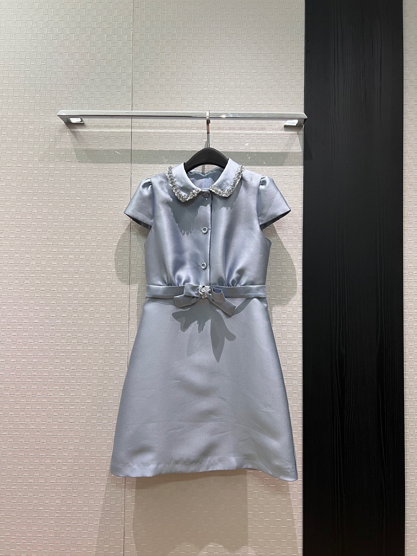 NO:877522,New style Zhao Lusi's same style. Heavy-duty rhinestone bead collar sleeveless dress with three-dimensional tailoring. Waist slimming. Bow belt decoration. Sweet and age-reducing blue and white. S-XL,,skirts,19860909新款赵露思同款 重工水钻钉珠领包袖连衣裙立体剪裁 收腰显瘦 蝴蝶结腰带装饰 甜美减龄蓝色白色 S-XL,,skirts,,Women's clothing