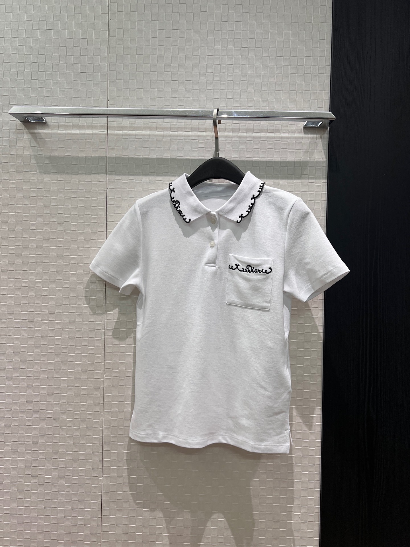 NO:877523,New embroidered collar polo top, chest pocket initial logo embroidery, fashionable and age-reducing, casual and versatile SML,,19860909新款绣花领边polo上衣 胸前口袋草签logo刺绣时尚减龄 休闲百搭 SML,,,Women's clothing