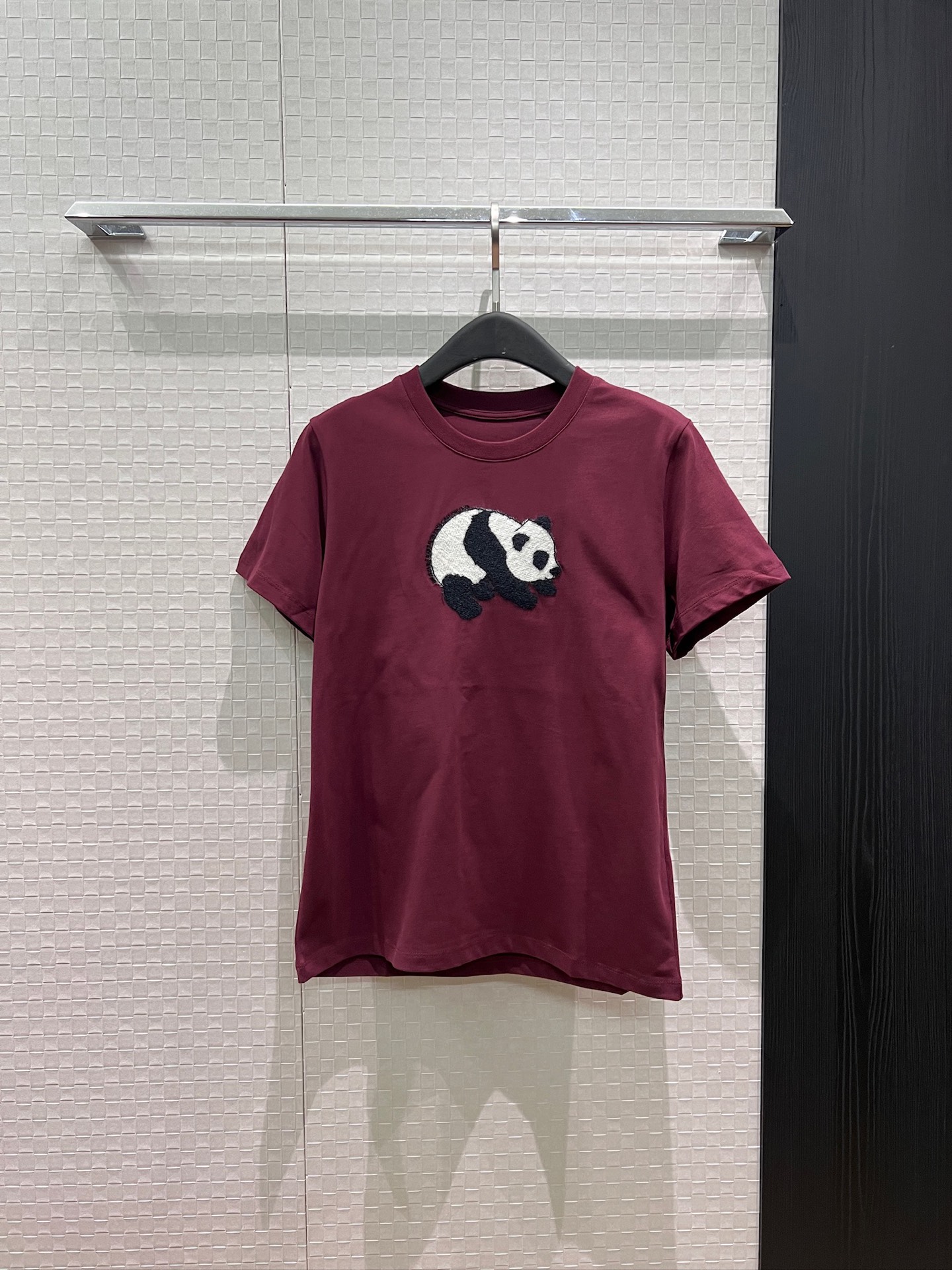 NO:878305,New heavy industry double-sided embroidered panda T-shirt, simple and cute, casual and versatile, pink maroon and white SML,,tees,t-shirt,19860909新款重工双面刺绣熊猫T恤 简单可爱 休闲百搭粉色枣红白色 SML,,tees，t-shirt,,Women's clothing