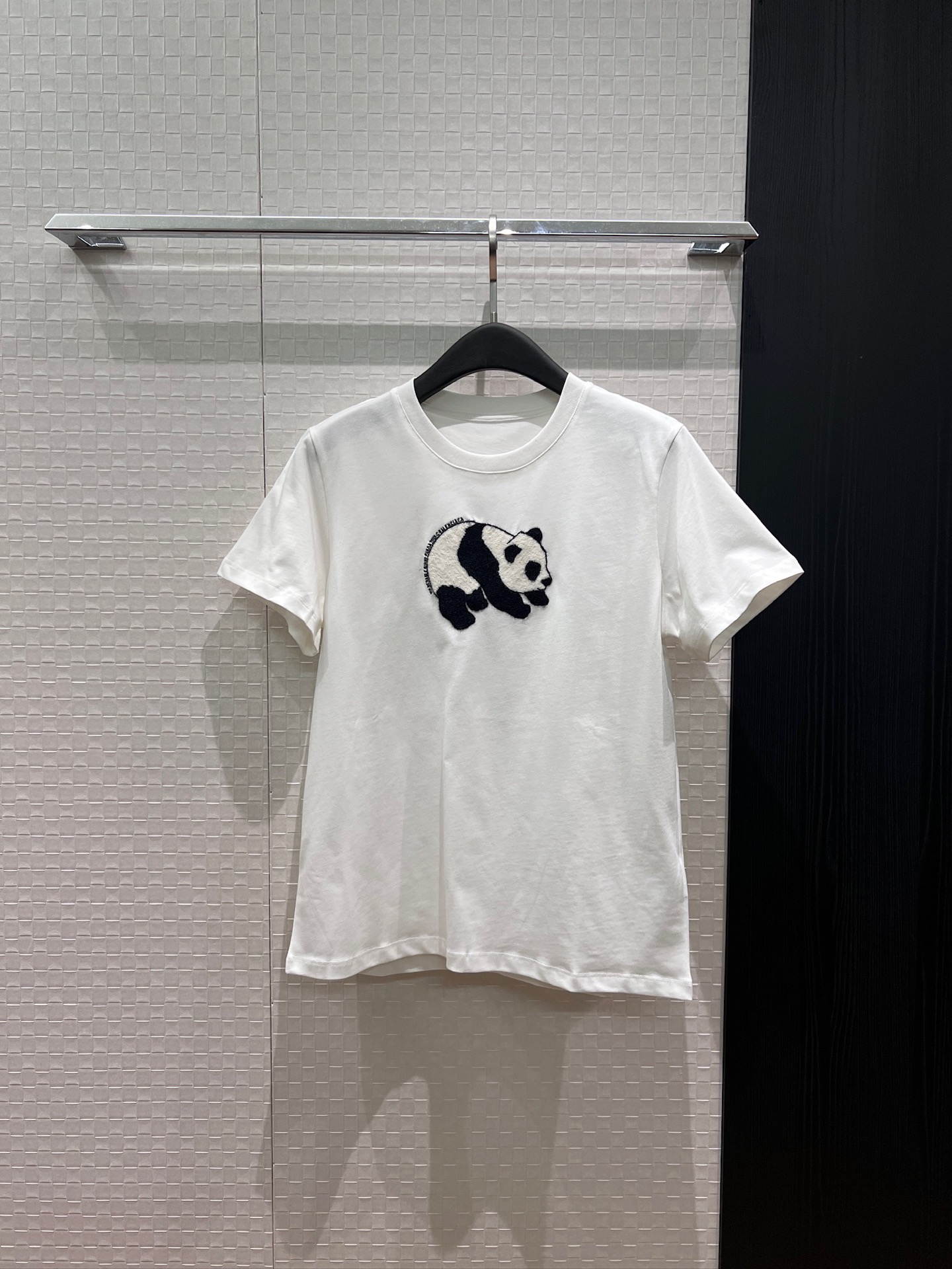 NO:878313,New heavy industry double-sided embroidered panda T-shirt, simple and cute, casual and versatile, pink maroon and white SML,,tees,t-shirt,19860909新款重工双面刺绣熊猫T恤 简单可爱 休闲百搭粉色枣红白色 SML,,tees，t-shirt,,Women's clothing