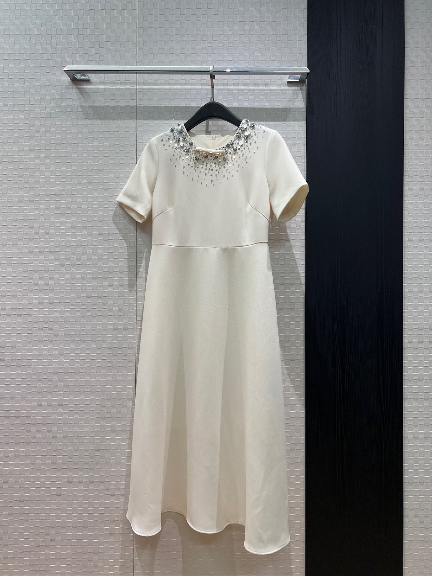 NO:878903,New round neck with bow decoration, beaded sequin short-sleeved dress, long skirt, waist slimming, ladylike temperament, elegant commuter pink and white S-XL,,skirts,T-shirt,19860909新款蝴蝶结装饰圆领 钉珠亮片短袖连衣裙长裙收腰显瘦 名媛气质 优雅通勤粉色白色 S-XL,,skirts,T-shirt,,Women's clothing