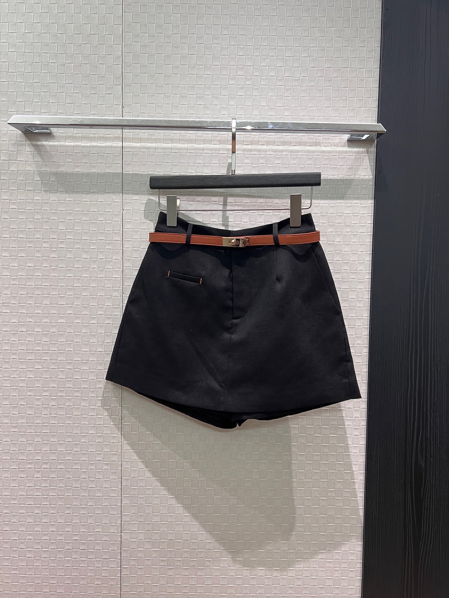 NO:887175,New fake two-piece design, lock belt, skirt splicing, shorts and culottes, casual and fashionable, not picky for commuting, must-have college style for age reduction, versatile, black, khaki, white, S-XL,,skirts,shorts,19860909新款假两件设计 锁扣腰带 裙摆拼接短裤裙裤休闲时尚 通勤不挑人 减龄必备学院风 百搭 黑色卡其白色 S-XL,,skirts,shorts,,Women's clothing