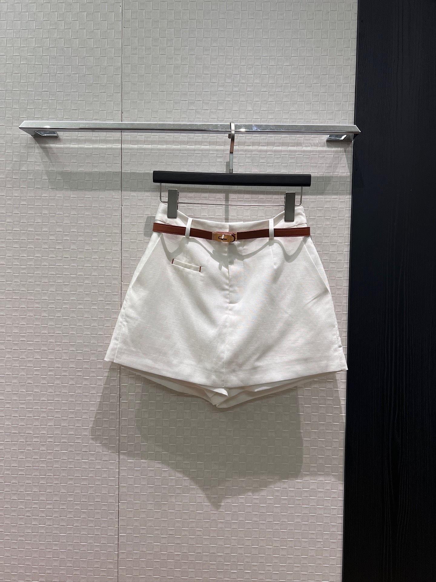 NO:887131,New fake two-piece design, lock belt, skirt splicing, shorts and culottes, casual and fashionable, not picky for commuting, must-have college style for age reduction, versatile, black, khaki, white, S-XL,,skirts,shorts,19860909新款假两件设计 锁扣腰带 裙摆拼接短裤裙裤休闲时尚 通勤不挑人 减龄必备学院风 百搭 黑色卡其白色 S-XL,,skirts,shorts,,Women's clothing