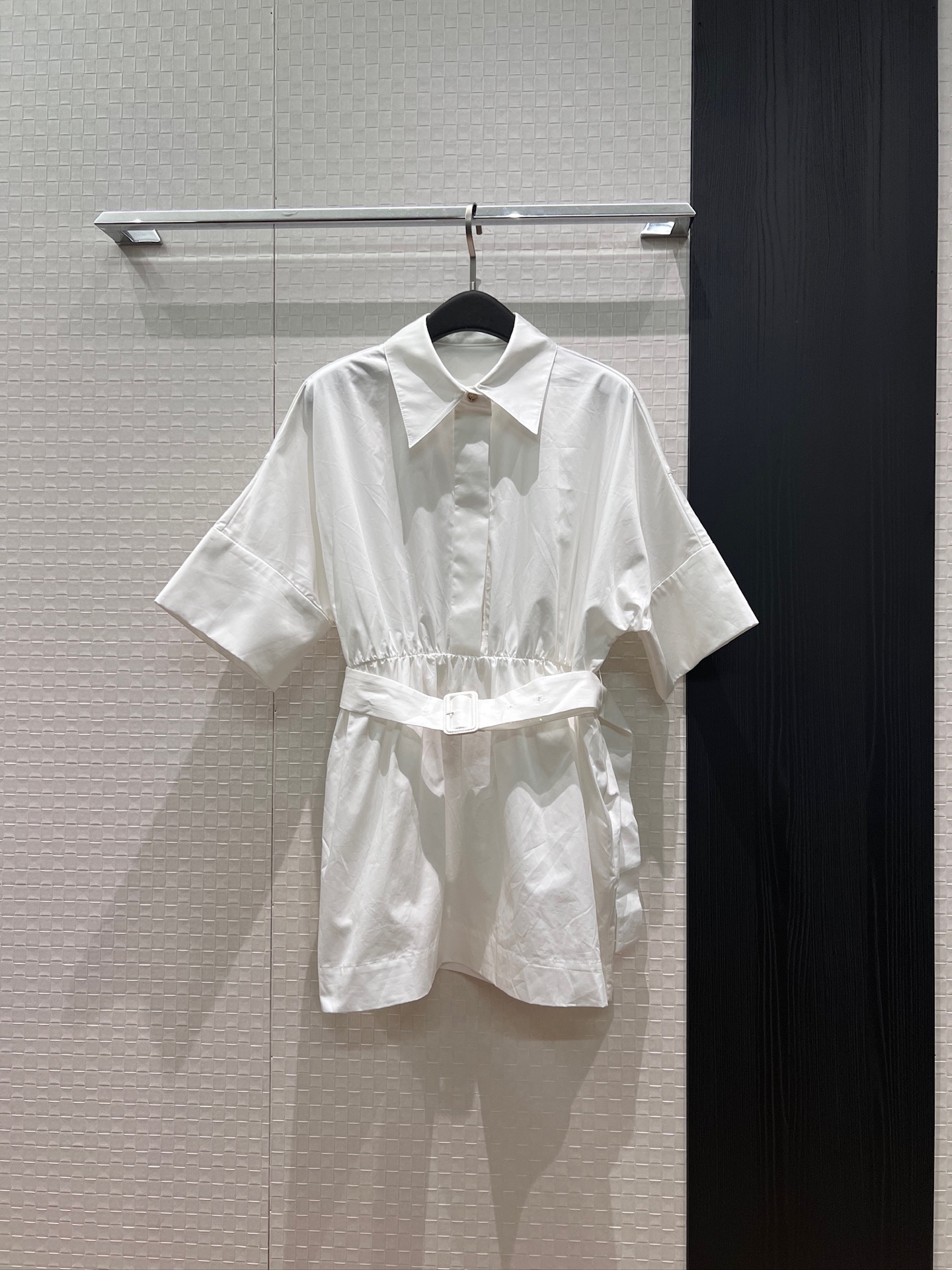 NO:887160,The new style is coming, the same style as Zhang Bichen. Spliced ​​wide edges, dropped shoulder sleeves, lapel dress, pleated waist, belt decoration, pockets on both sides, casual and age-reducing SML,,skirts,19860909新款来袭张碧晨同款 拼接宽边落肩袖 翻领连衣裙褶皱收腰 系腰带装饰 两侧有口袋休闲减龄 SML,,skirts,,Women's clothing