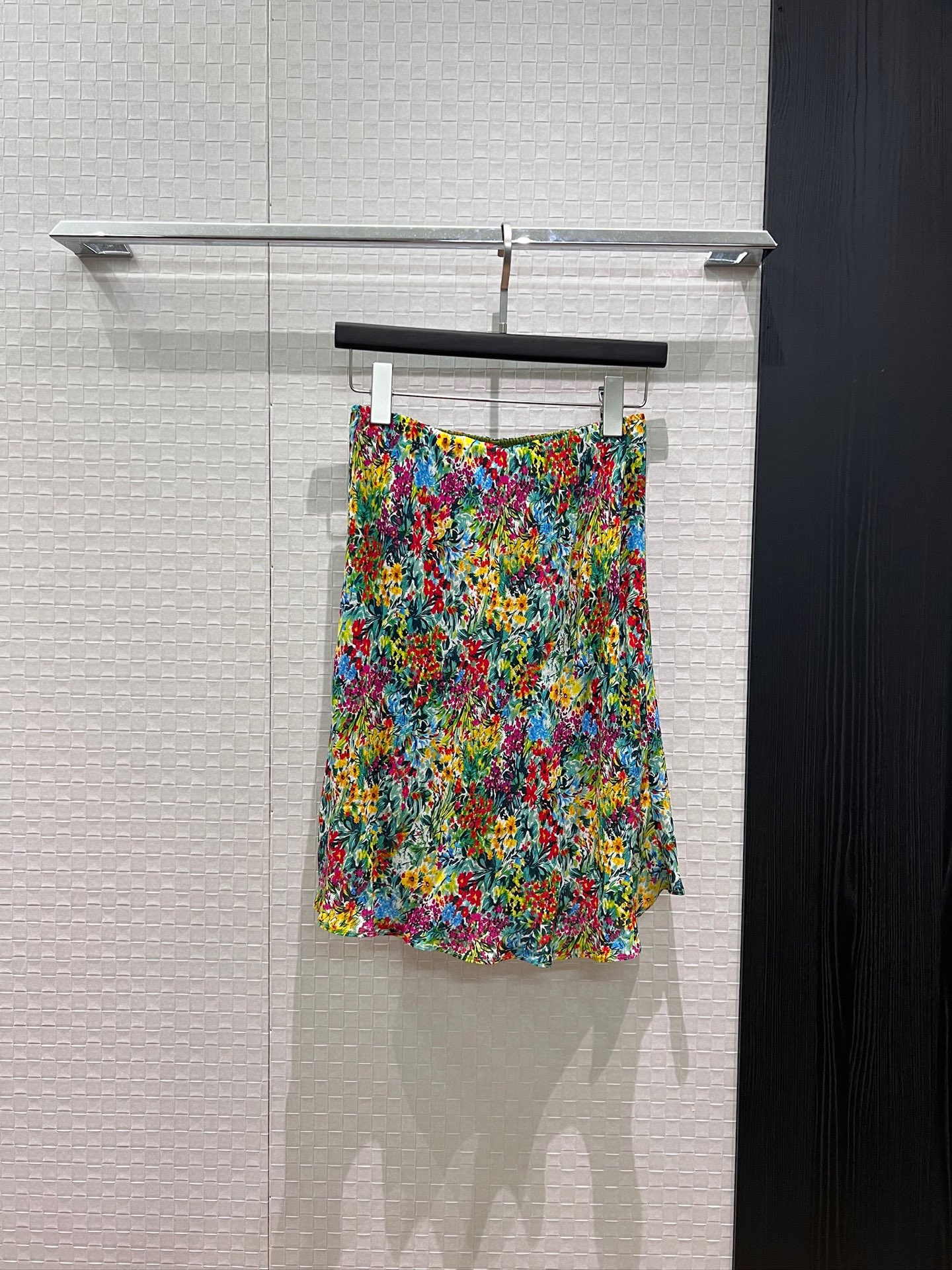 NO:888152,New oil painting small floral skirt with elastic waist and lined shorts designed to reduce age during vacation SML,,skirts,shorts,19860909新款油画小碎花半裙松紧腰 内衬短裤设计度假减龄 SML,,skirts,shorts,,Women's clothing