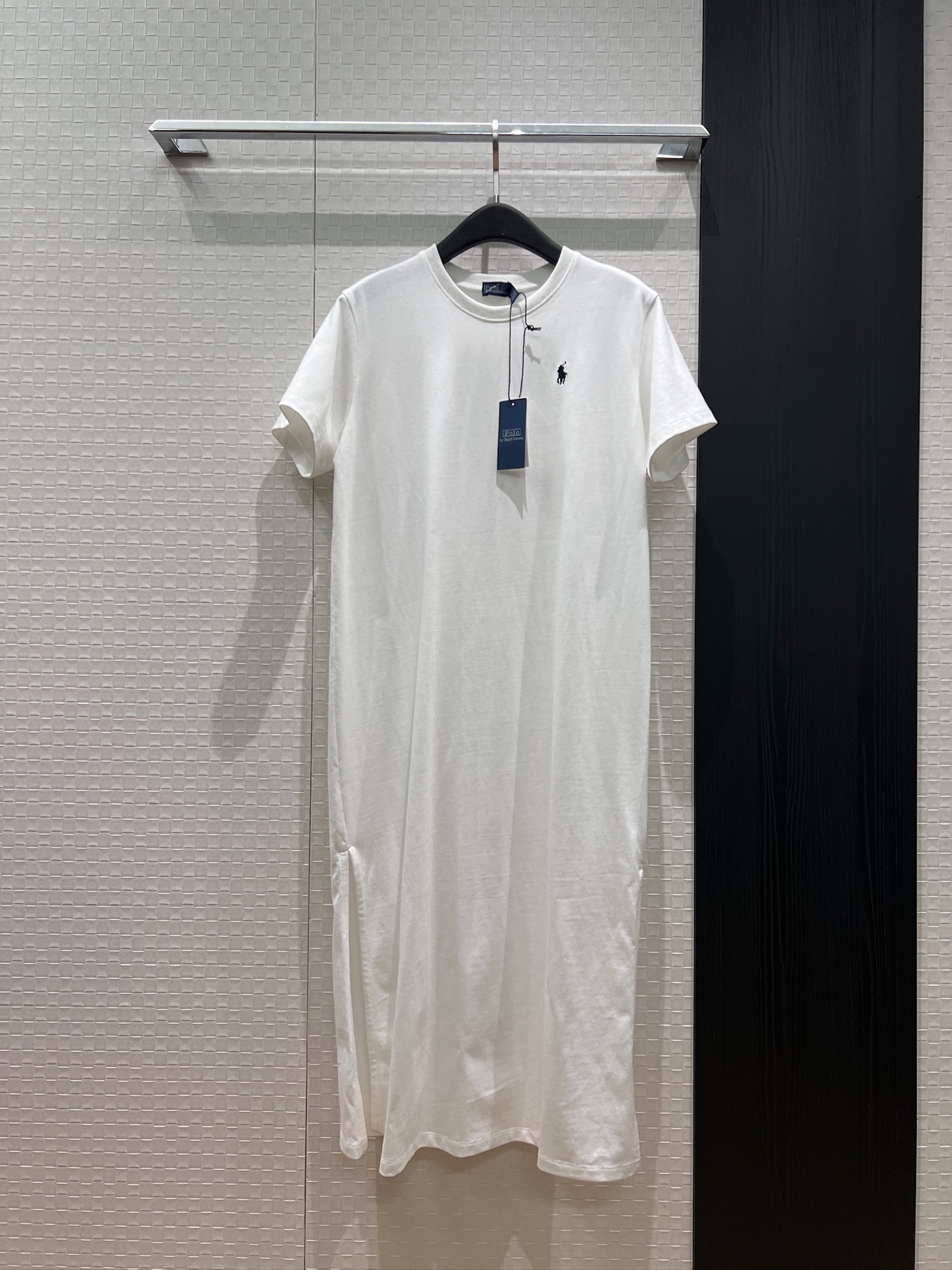 NO:888117,New minimalist design, classic pony embroidered logo, round neck, long T-skirt, straight and loose, skirt slit, a must for lazy and relaxed people, black and white SML,,skirts,19860909新款极简设计 经典小马刺绣logo圆领长款T裙连衣裙直筒宽松 裙摆开叉 慵懒松弛懒人必备 黑色白色 SML,,skirts,,Women's clothing