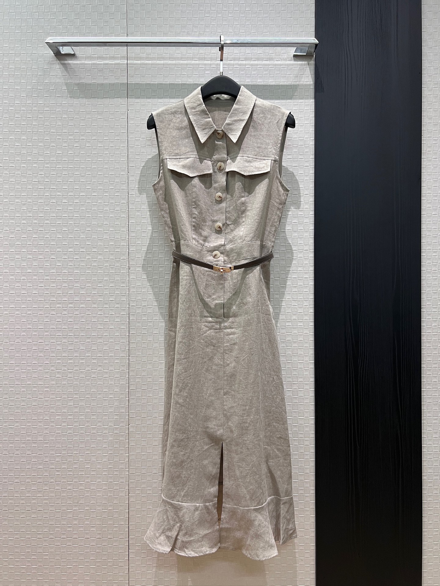 NO:888179,New style lapel sleeveless vest linen dress with spliced ​​ruffle skirt, front slit, and lock belt. The waist is slimmed down for a slim commuter look. A must-have for age reduction. Khaki white SML,,skirts,19860909新款翻领无袖背心亚麻连衣裙拼接荷叶裙摆 前摆开叉 搭配锁扣腰带 收腰显瘦通勤气质 减龄必备 卡其白色 SML,,skirts,,Women's clothing