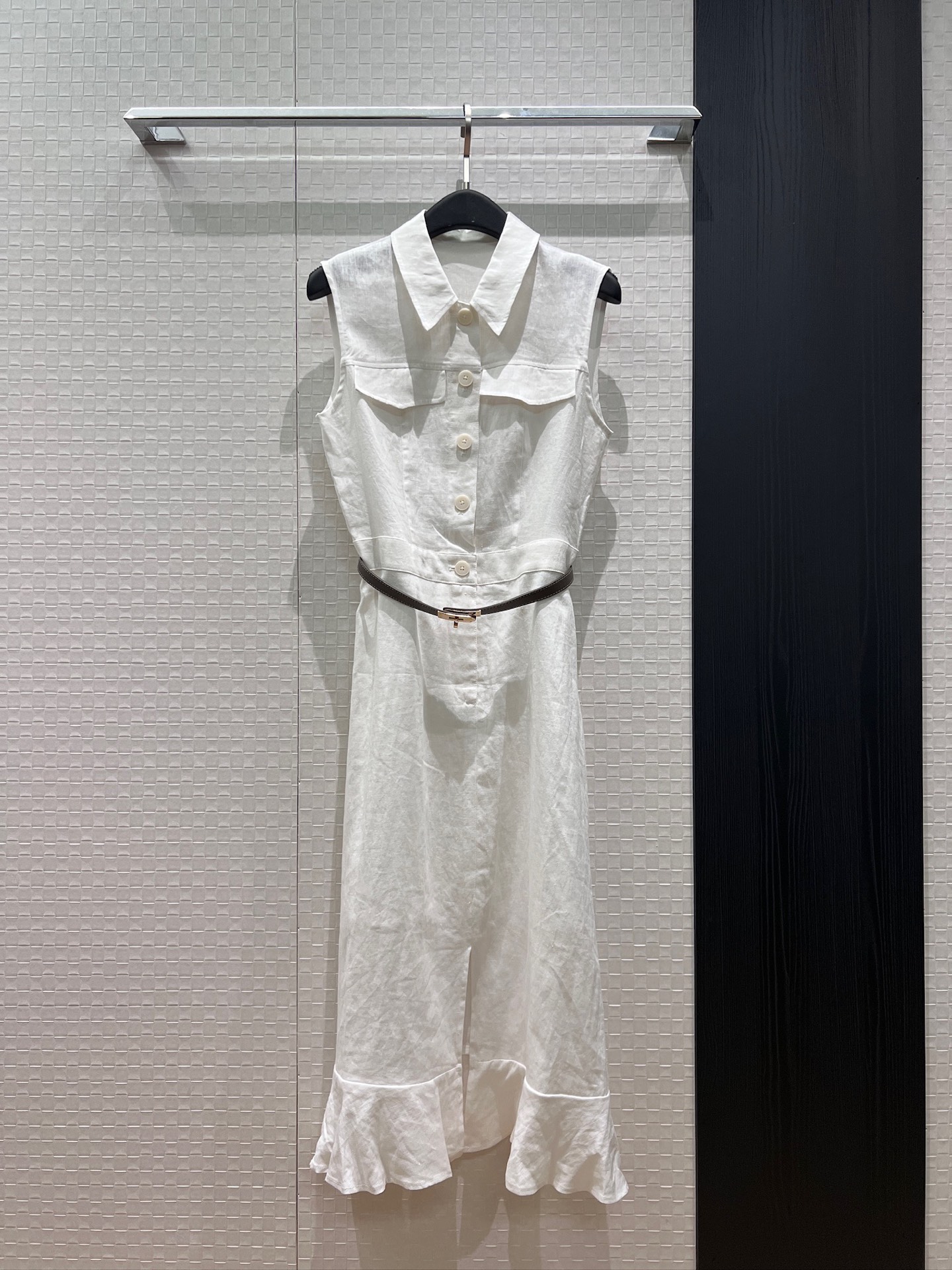 NO:888199,New style lapel sleeveless vest linen dress with spliced ​​ruffle skirt, front slit, and lock belt. The waist is slimmed down for a slim commuter look. A must-have for age reduction. Khaki white SML,,skirts,19860909新款翻领无袖背心亚麻连衣裙拼接荷叶裙摆 前摆开叉 搭配锁扣腰带 收腰显瘦通勤气质 减龄必备 卡其白色 SML,,skirts,,Women's clothing