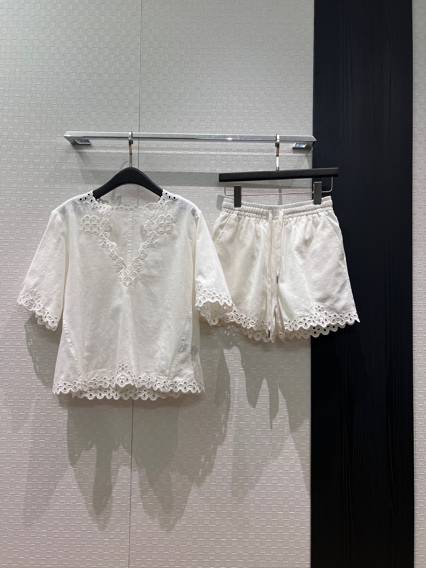 NO:889258,Tops Shorts New Heavy Embroidery Hollow V-neck Linen Top Embroidered Elastic Waist Shorts Vacation and Leisure Age-Reducing Versatile Khaki White SML,,shorts,19860909上衣 短裤 新款重工刺绣镂空V领亚麻上衣绣花松紧腰短裤 度假休闲 减龄百搭 卡其白色 SML,,shorts,,Women's clothing