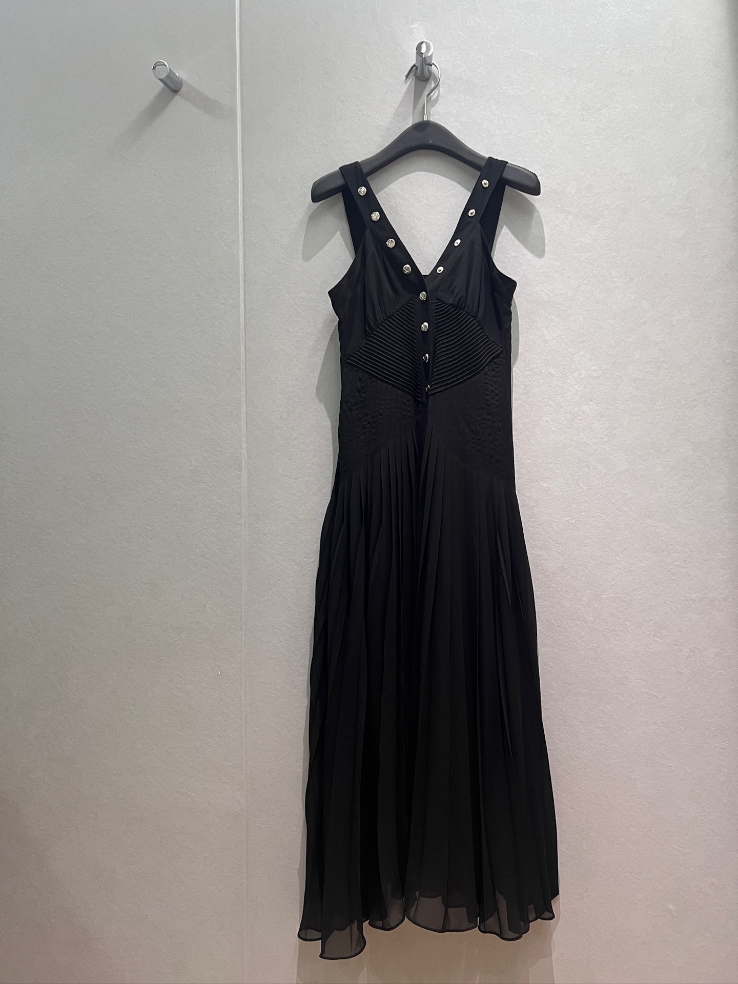 NO:889926,New French stitching pleated long skirt, suspender dress with deep V neckline that can be opened and adjusted, elegant temperament, fashionable commuter black, white, orange and pink S-XL,,skirts,19860909新款法式拼接百褶长裙 吊带连衣裙深V领口可开扣调节 优雅气质 时尚通勤黑色白色橘粉 S-XL,,skirts,,Women's clothing