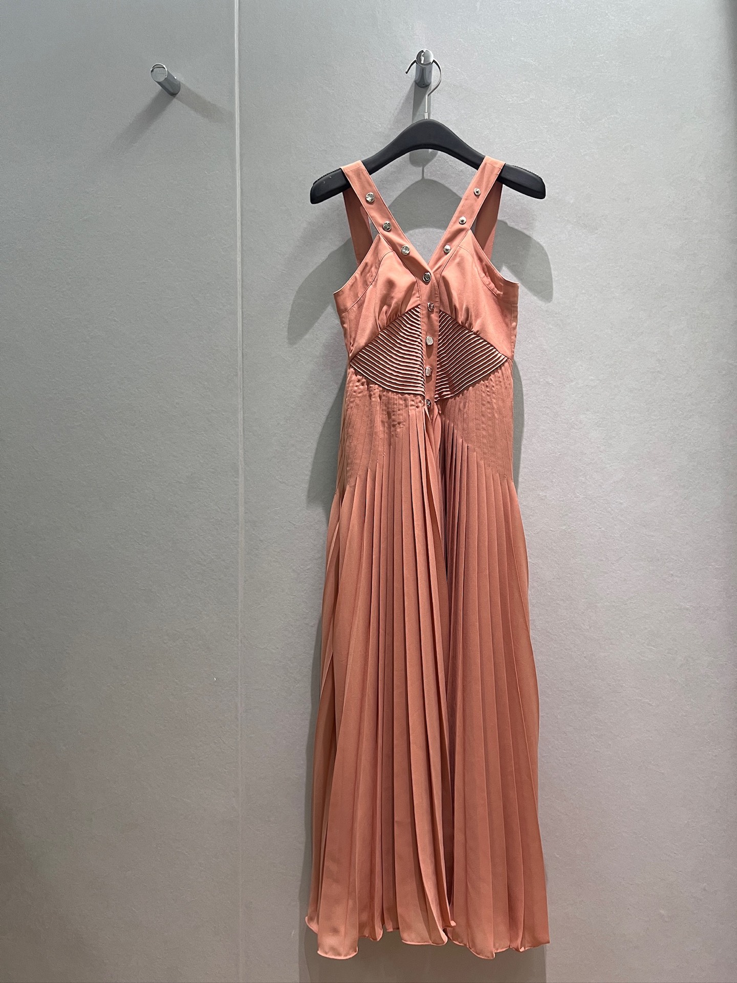 NO:889931,New French stitching pleated long skirt, suspender dress with deep V neckline that can be opened and adjusted, elegant temperament, fashionable commuter black, white, orange and pink S-XL,,skirts,19860909新款法式拼接百褶长裙 吊带连衣裙深V领口可开扣调节 优雅气质 时尚通勤黑色白色橘粉 S-XL,,skirts,,Women's clothing