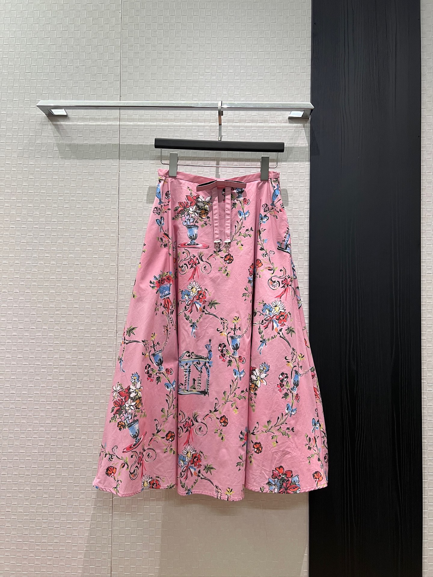 NO:890746,New spliced ​​CD bow decoration, floral positioning printed A-line skirt with pockets on both sides, cute and versatile, elegant and age-reducing, a must-have for vacation S-XL,,skirts,19860909新款拼接cd蝴蝶结装饰 花卉定位印花A字半裙两侧有口袋 可爱百搭 气质减龄 度假必备 S-XL,,skirts,,Women's clothing