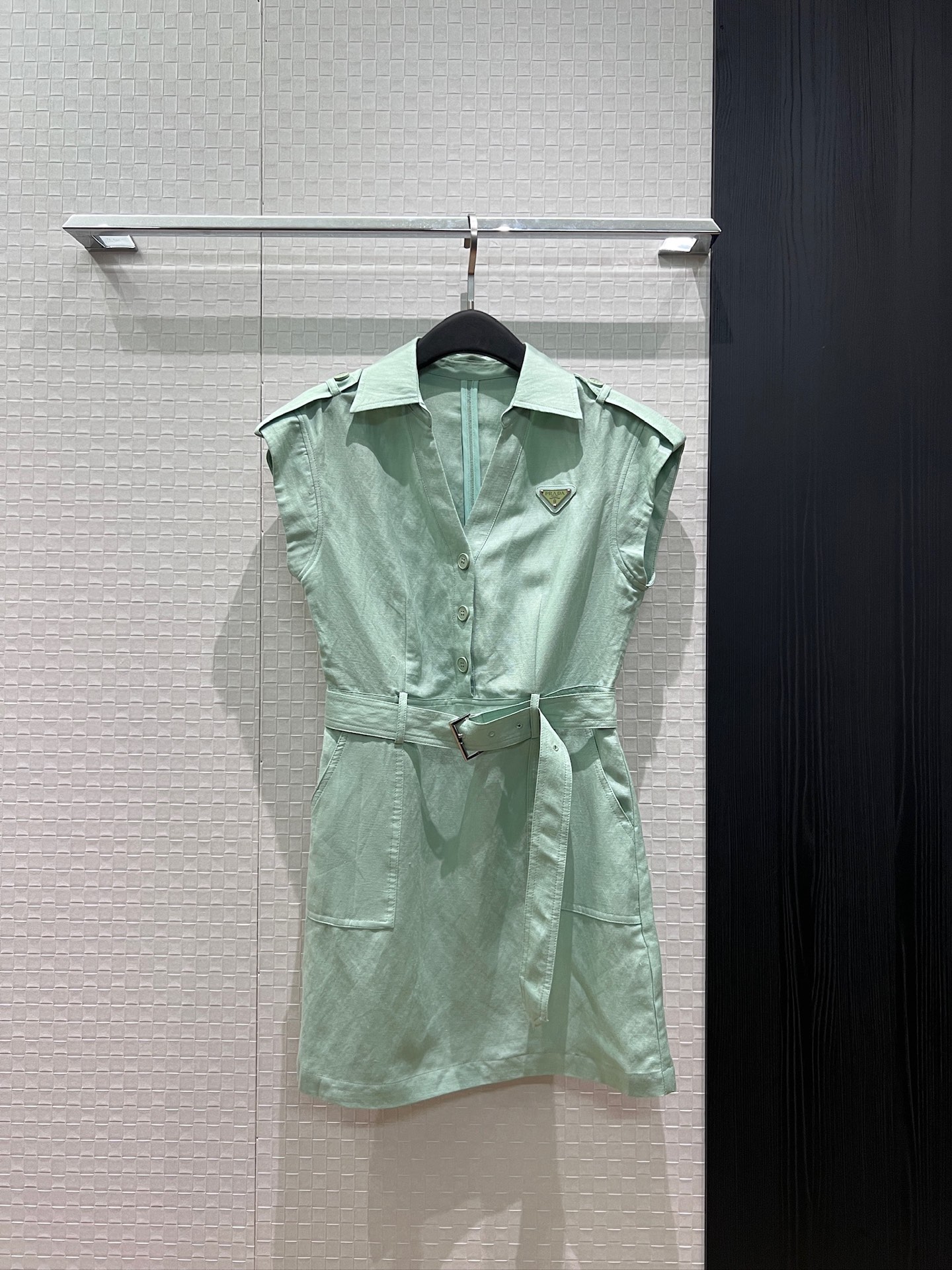 NO:890781,New arrival triangle logo decoration, epaulette design, lapel, V-neck linen dress, dropped shoulders and sleeveless, belted to slim the waist, pockets on both sides, dark blue, mint green, white SML,,skirts,19860909新款来袭三角徽标装饰 肩章设计翻领V领亚麻连衣裙落肩无袖 系腰带收腰显瘦 两侧有口袋深蓝薄荷绿白色 SML,,skirts,,Women's clothing