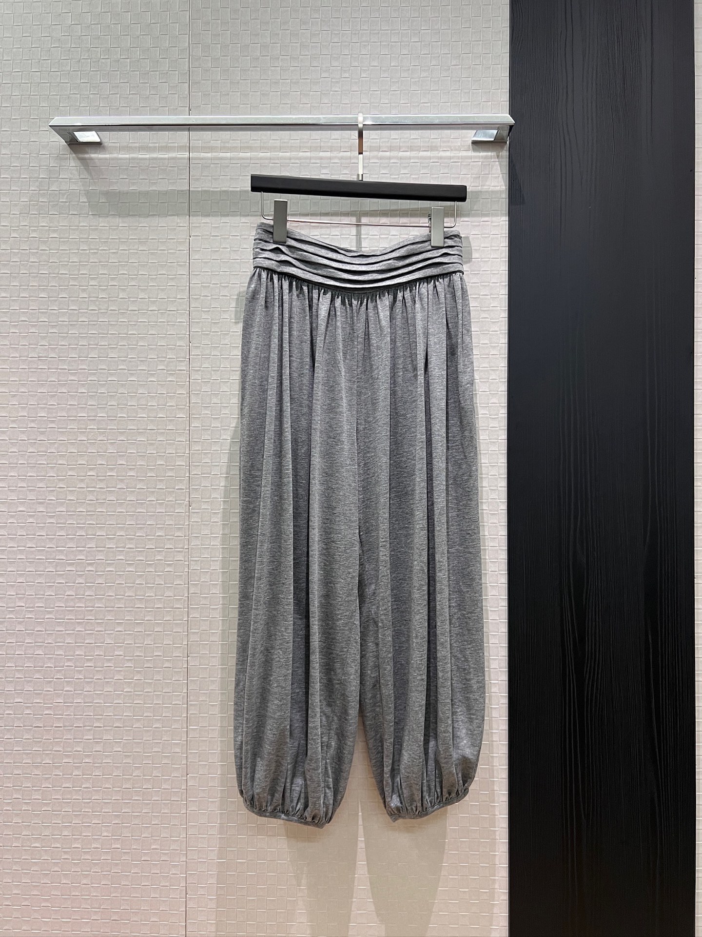 NO:890820,The new style of Song Zuer and Ma Sichun, pleated wide belt design bloomers, lyocell fabric, lazy and comfortable, casual and age-reducing SML,,19860909新款宋祖儿 马思纯同款压褶宽腰带设计灯笼裤莱赛尔面料 慵懒舒适 休闲减龄SML,,,Women's clothing