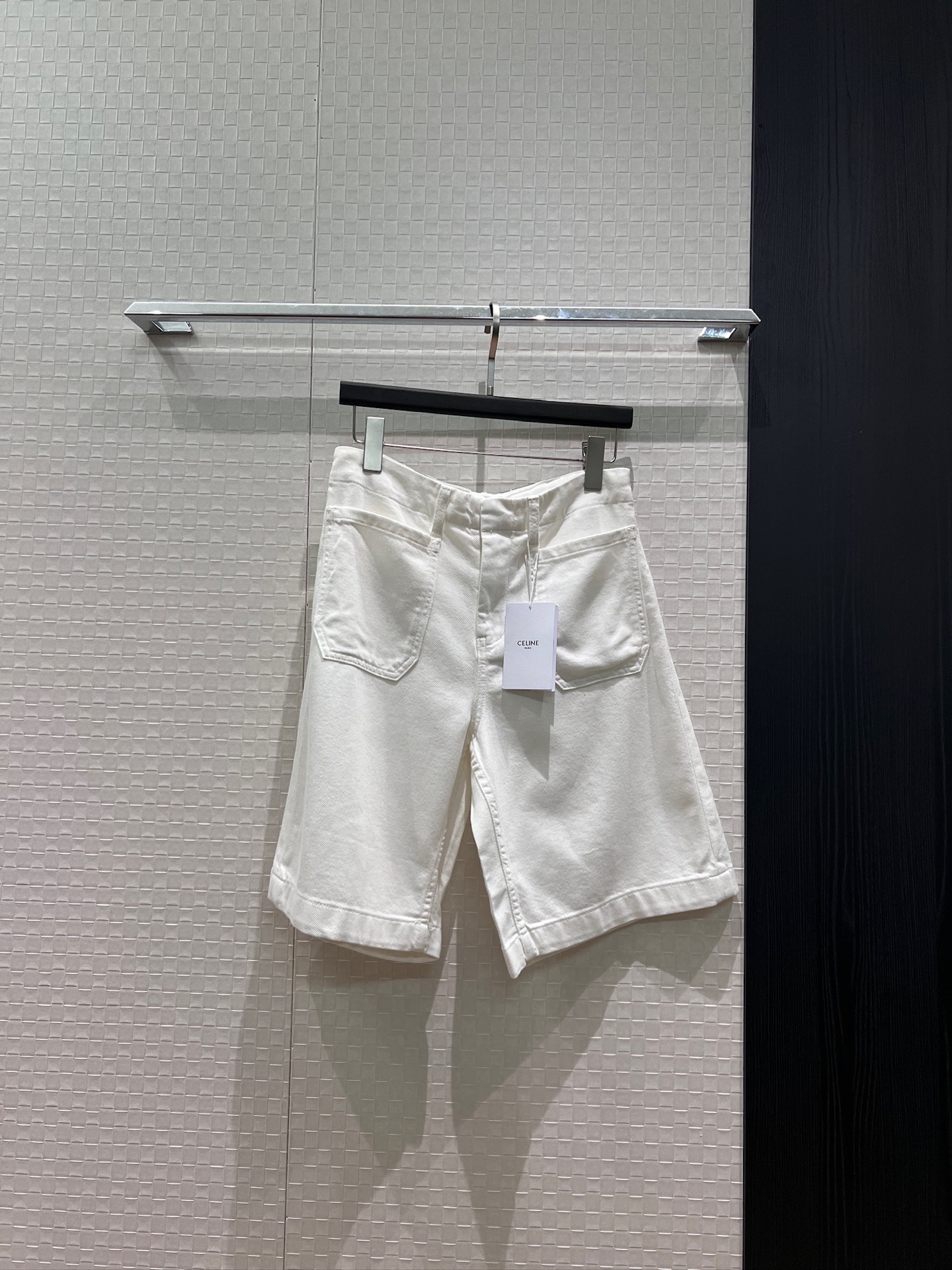 NO:890795,New style minimalist square pocket jeans, white quarter pants, casual mid-pants embroidered with Arc de Triomphe logo, versatile for ages 26-29,,jeans,19860909新款冲冲极简方形口袋牛仔裤白色五分裤 休闲中裤刺绣凯旋门logo标志 减龄百搭26-29,,jeans,,Women's clothing