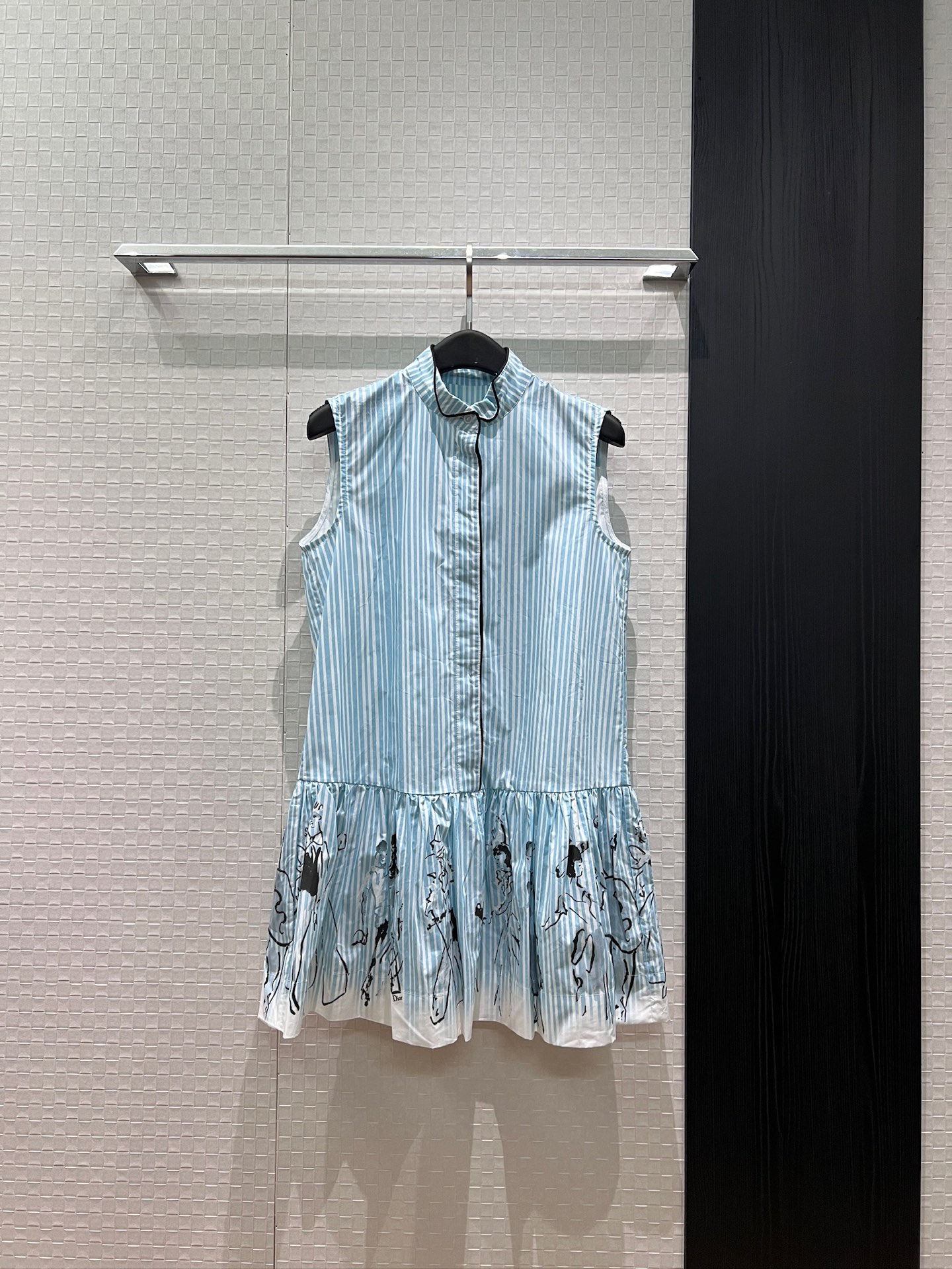 NO:891382,New light blue striped hand-painted positioning print sleeveless doll dress with lotus leaf skirt, A-line cotton print, cute, age-reducing, leisure vacation, S-XL,,skirts,19860909新款浅蓝条纹手绘定位印花无袖娃娃连衣裙拼接荷叶裙摆 A字版型棉布印花 可爱减龄 休闲度假 S-XL,,skirts,,Women's clothing
