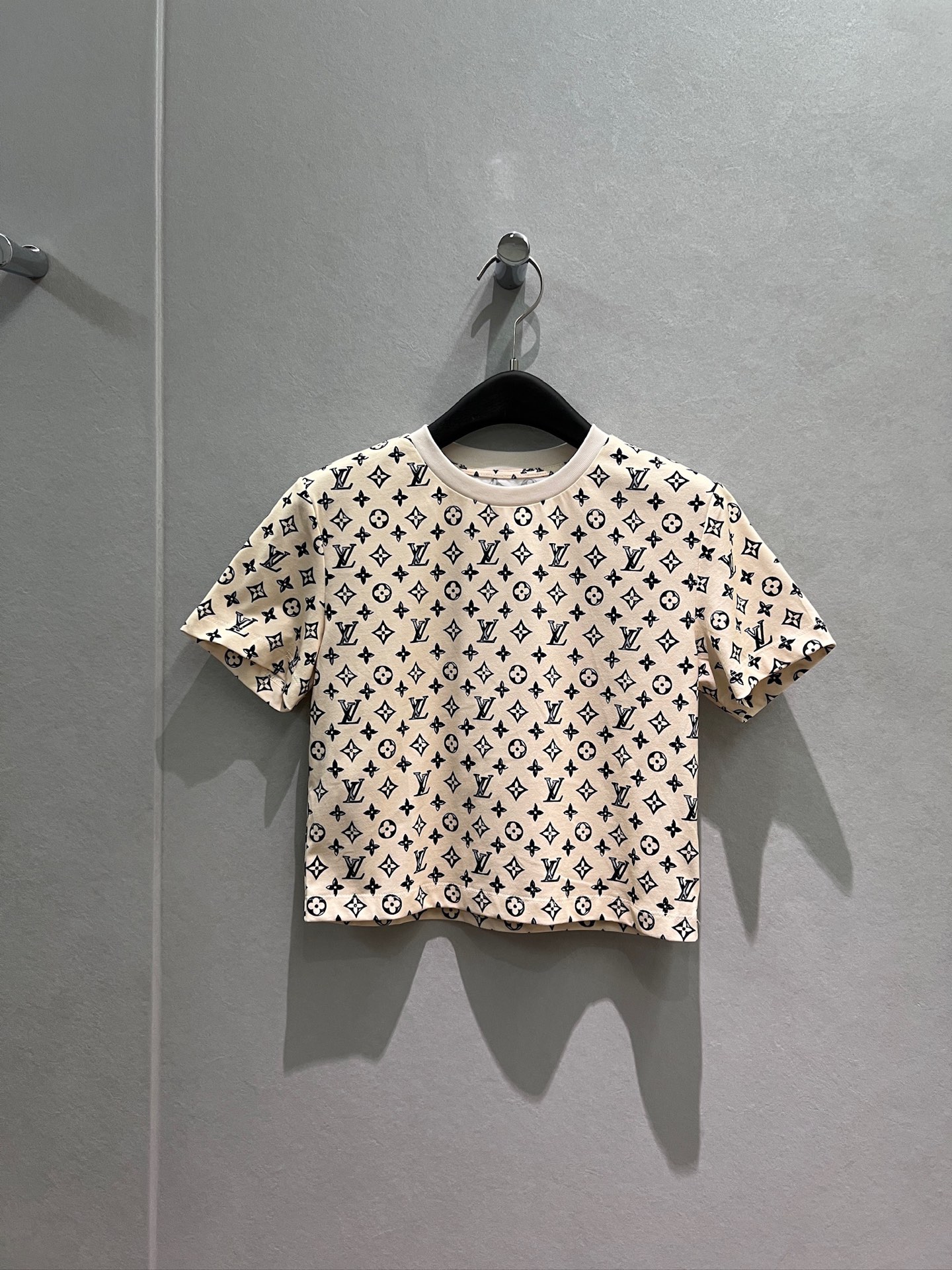 NO:891741,New classic presbyopic apricot short T-shirt for casual age reduction SML,,tees,t-shirt,19860909新款经典老花杏色短款T恤休闲减龄 SML,,tees，t-shirt,,Women's clothing