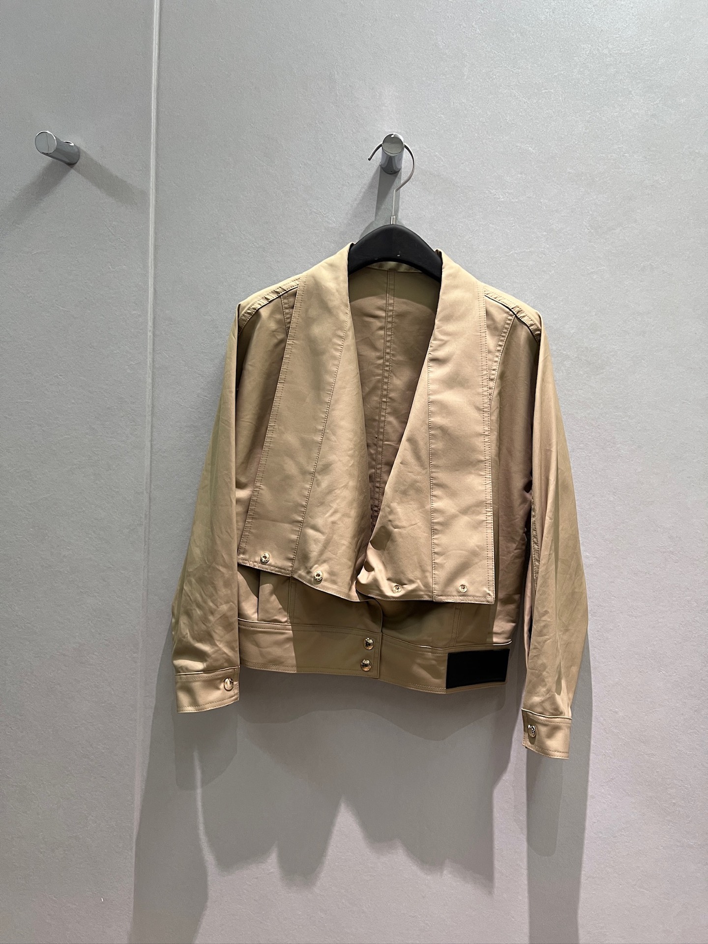 NO:891760,New model of Ouyang Nana, Cecilia Cheung, Xiaobai, same style, irregular large lapel waist coat, jacket hardware accessories, open molding, logo leather label decoration, loose and casual, fashionable and age-reducing S-XL,,jackets & coats,jackets & coats,19860909新款欧阳娜娜 张柏芝 小白同款 不规则大翻领收腰外套夹克五金配件开模 logo皮标装饰 宽松休闲 时尚减龄S-XL,,jackets & coats,jackets & coats,,Women's clothing