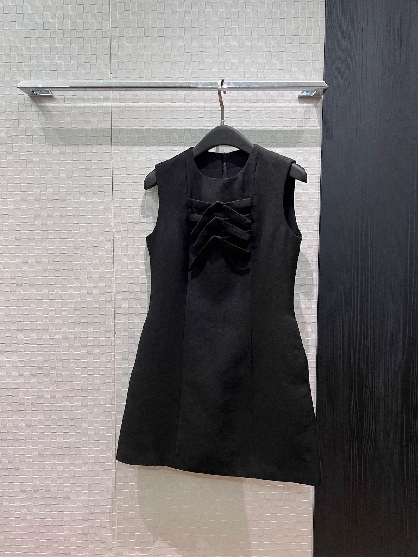 NO:891780,New style sleeveless vest dress with bow decoration on the chest, three-dimensional tailoring, waist slim fit, pockets on both sides, black rose pink S-XL,,skirts,19860909新款胸前蝴蝶结装饰无袖背心连衣裙立体剪裁 收腰修身 两侧有口袋黑色玫粉 S-XL,,skirts,,Women's clothing