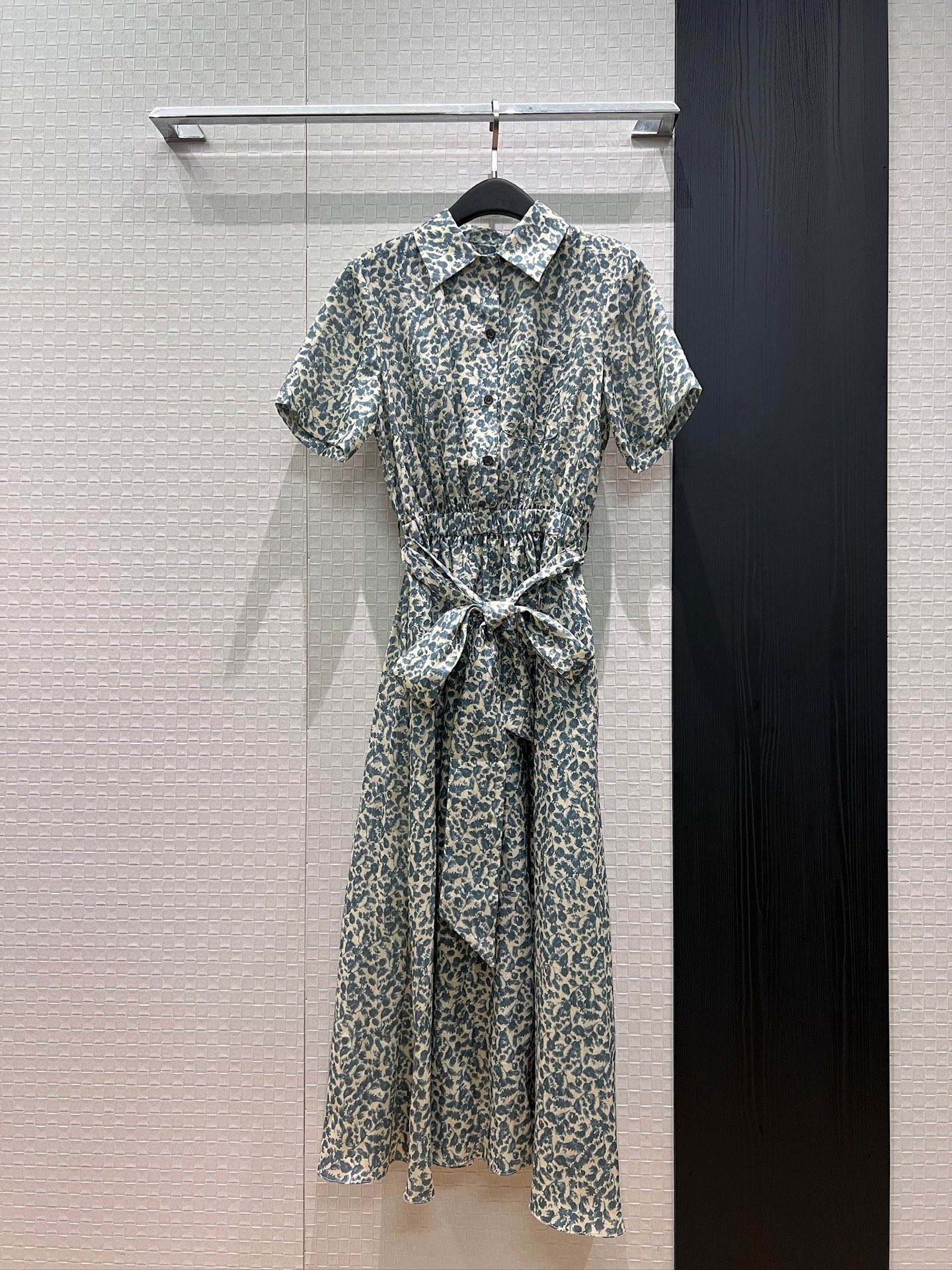 NO:892071,New Lp retro printed linen lapel dress, long holiday dress with elastic waist, belted butterfly dress decoration, pockets on both sides, oversized skirt, casual age reduction, lazy vacation S-XL,,loro piana,skirts,19860909新款Lp复古印花亚麻翻领连衣裙 度假长裙松紧收腰 系腰带蝴蝶衣装饰 两侧有口袋超大裙摆 休闲减龄 慵懒度假 S-XL,,loro piana,skirts,,Women's clothing