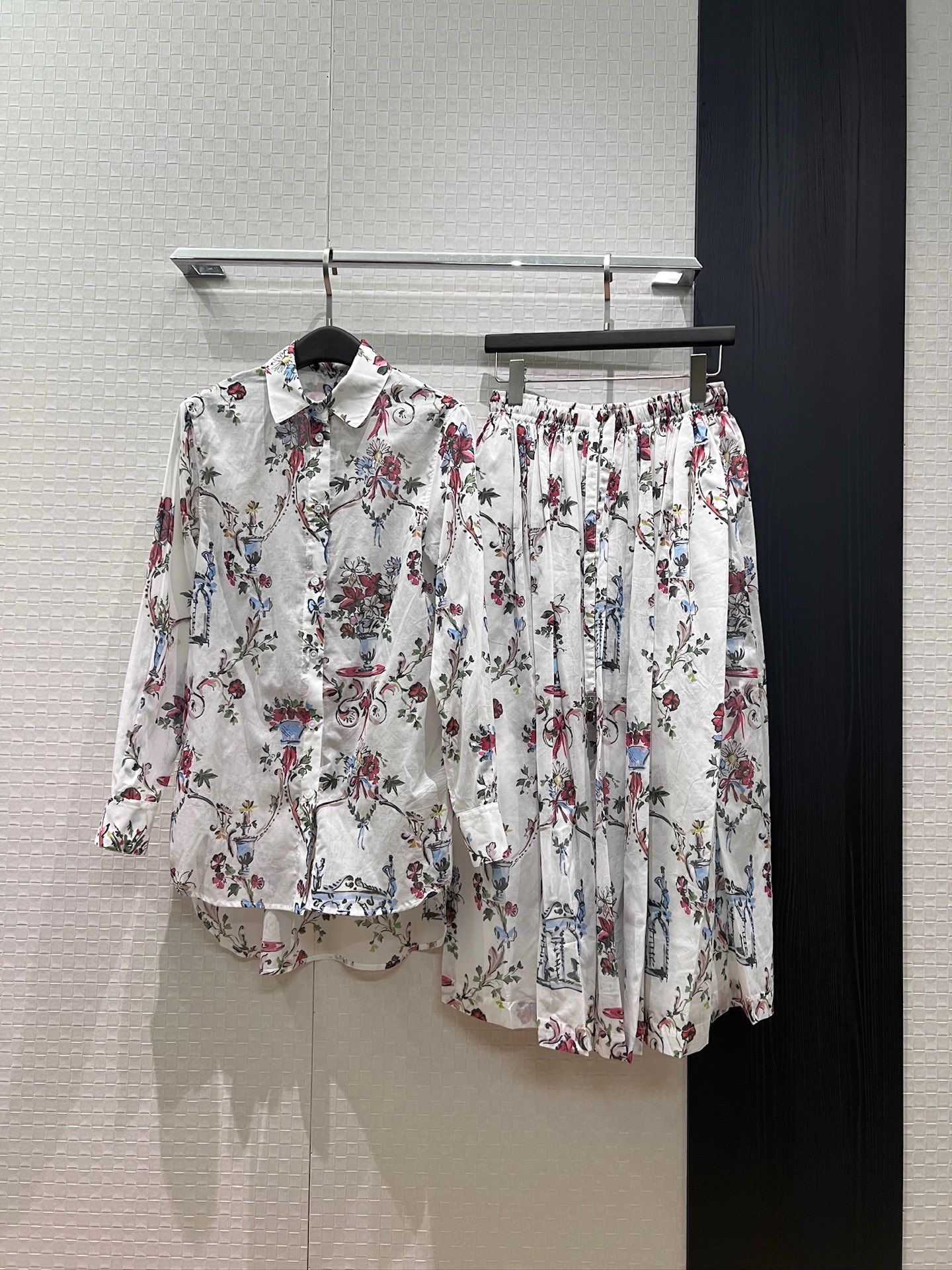 NO:892400,Shirt, skirt, new King of France retro positioning print, classic cotton and linen shirt, CD drawstring decoration, elastic waist skirt, pockets on both sides, versatile temperament, must-have S-XL for vacation and age reduction,,skirts,19860909衬衣 半裙 新款法王复古定位印花 经典棉麻衬衣CD抽绳装饰松紧腰半裙 两侧有口袋 气质百搭 度假减龄必备S-XL,,skirts,,Women's clothing