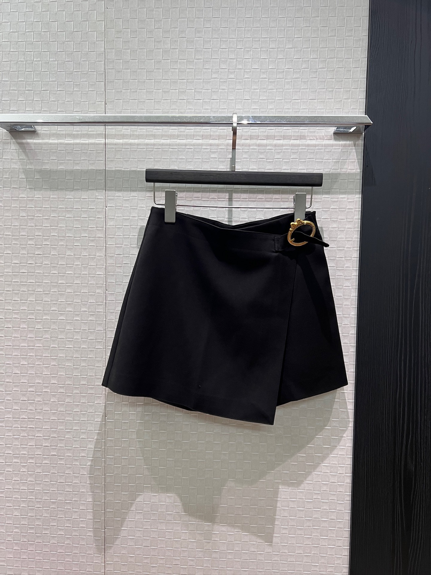 NO:892404,New magic mirror bow buckle fake two-piece design culottes, asymmetric decorative shorts, high waist, slimming, fashionable commuting, age-reducing and versatile, elegant temperament S-XL,,skirts,shorts,19860909新款魔镜蝴蝶结扣假两假设计裙裤 不对称装饰短裤高腰显瘦 时尚通勤 减龄百搭 气质优雅S-XL,,skirts,shorts,,Women's clothing