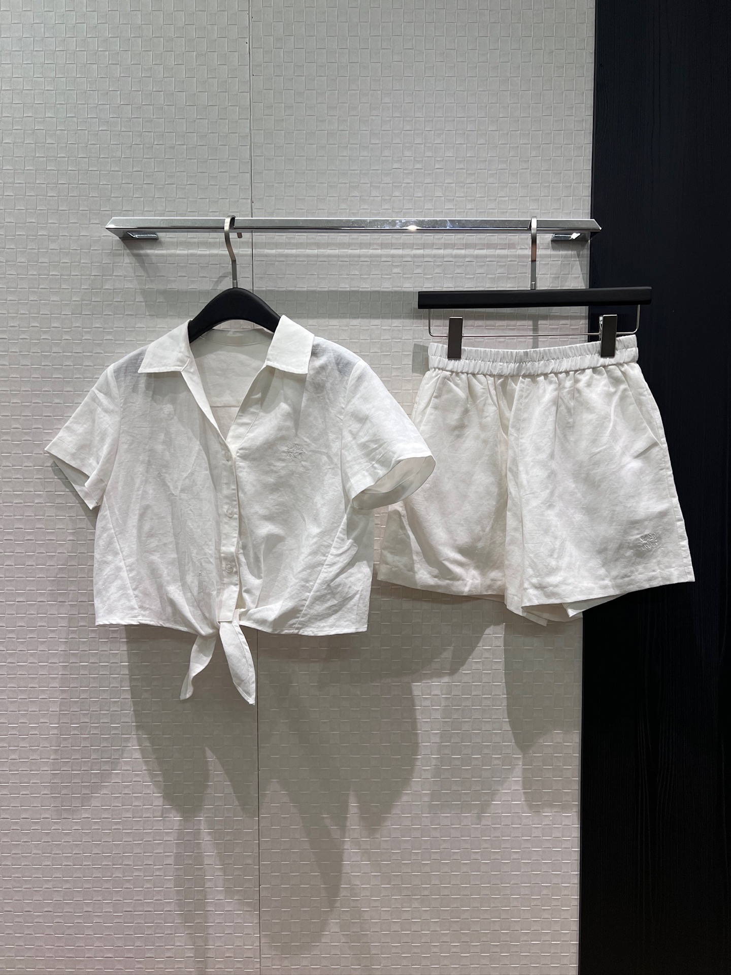 NO:892825,New old money style suit, irregular hem, knotted lapel short linen shirt, elastic waist suit shorts, age-reducing casual, fashionable and versatile dark blue, yellow and white SML,,shorts,business suit,19860909新款来袭老钱风套装 不规则下摆 打结翻领短款亚麻衬衣松紧腰西装短裤 减龄休闲 时尚百搭深蓝黄色白色 SML,,shorts,business suit,,Women's clothing