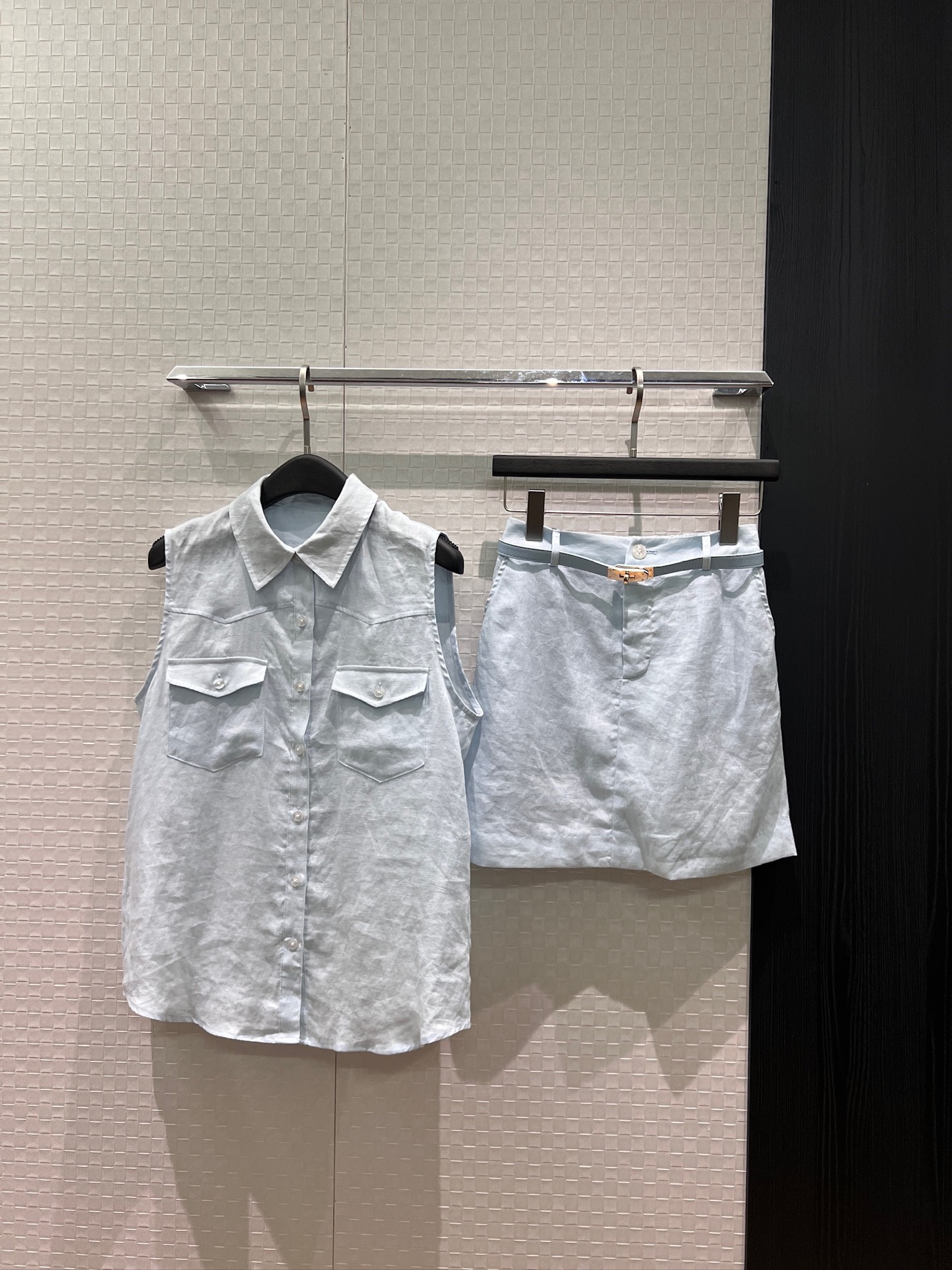 NO:892828,Tops and skirts New lapel linen sleeveless vest top with elastic waist linen skirt Twist belt decoration Pockets on both sides for casual and lazy old money style Fashionable commuting Slim and slim white blue SML,,skirts,19860909上衣  半裙 新款翻领亚麻无袖背心上衣拼接松紧腰亚麻半裙 扭扣腰带装饰 两侧有口袋休闲慵懒 老钱风 时尚通勤 修身显瘦 白色蓝色 SML,,skirts,,Women's clothing